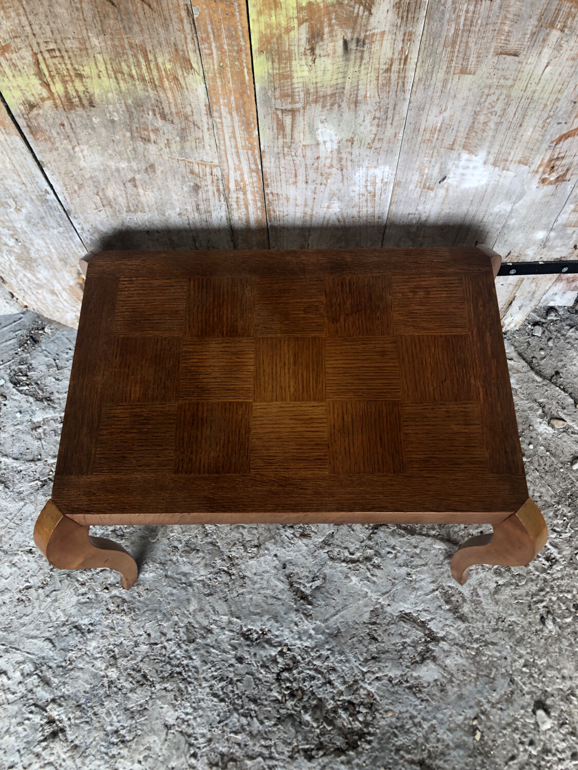Coffee table wood marquetry tray and curved legs vintage