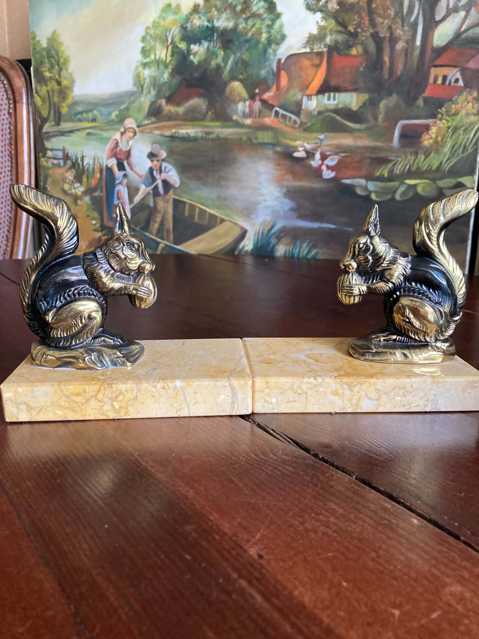 Squirrel bookends