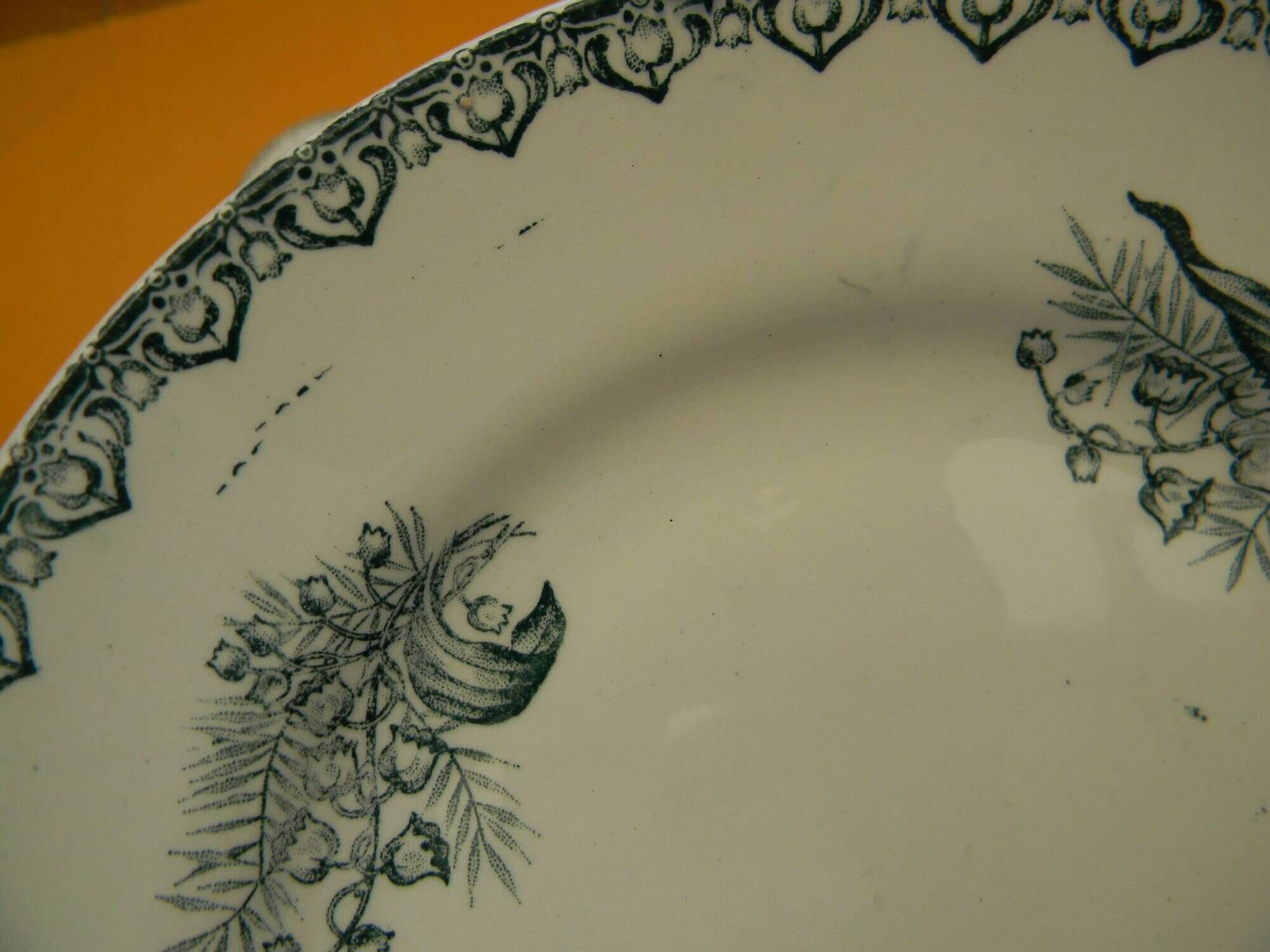 Set of 4 flat plates in saint amand earthenware. lily of the valley decor.