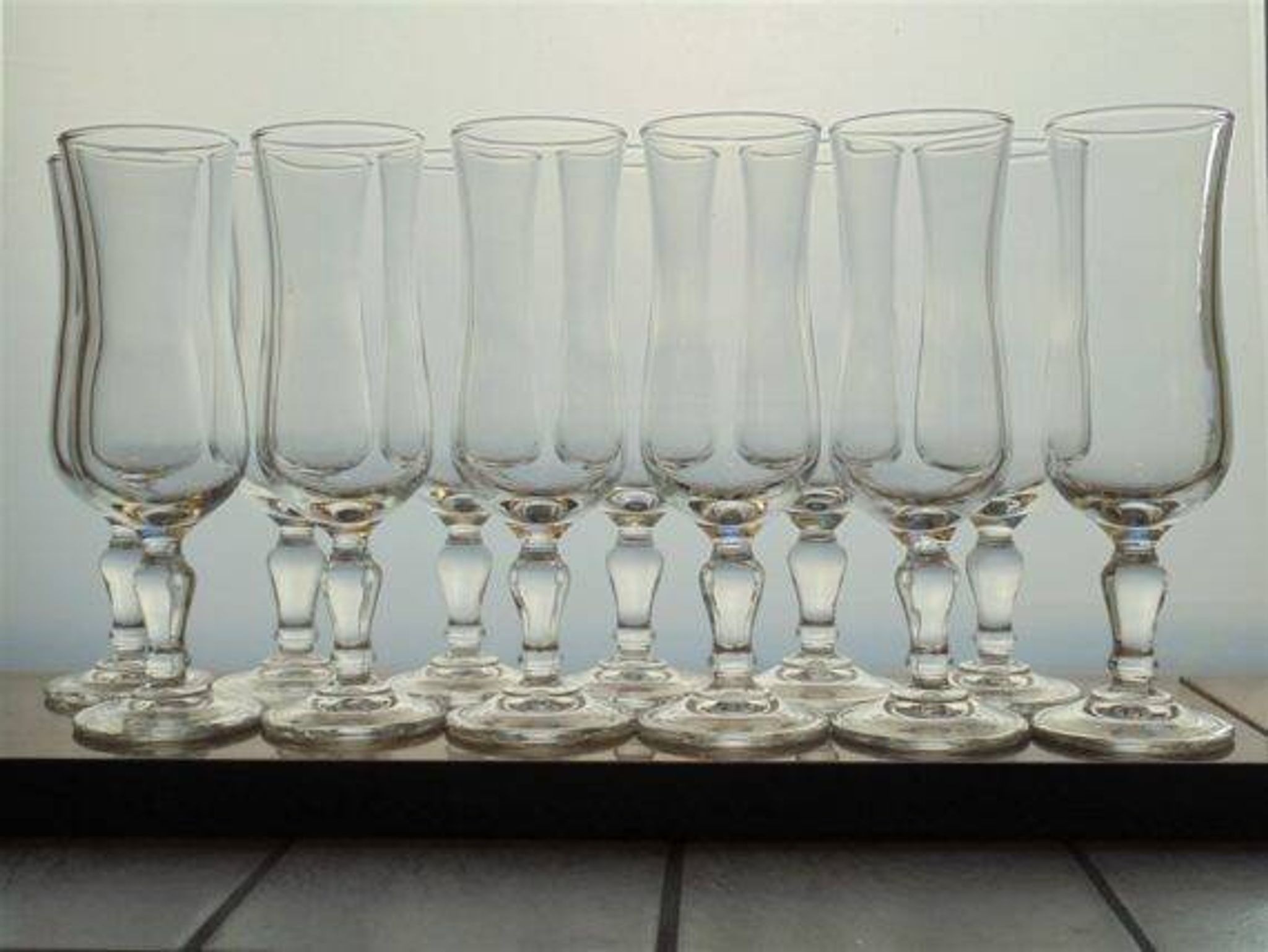 Série de 12 flûtes à champagne