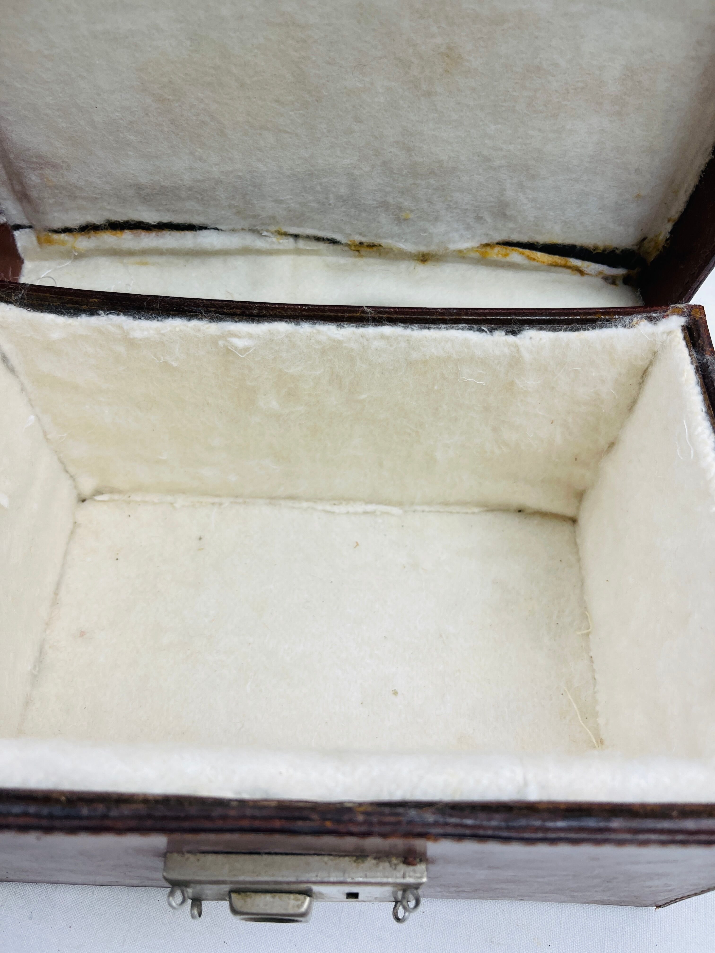 Old leather vanity-case