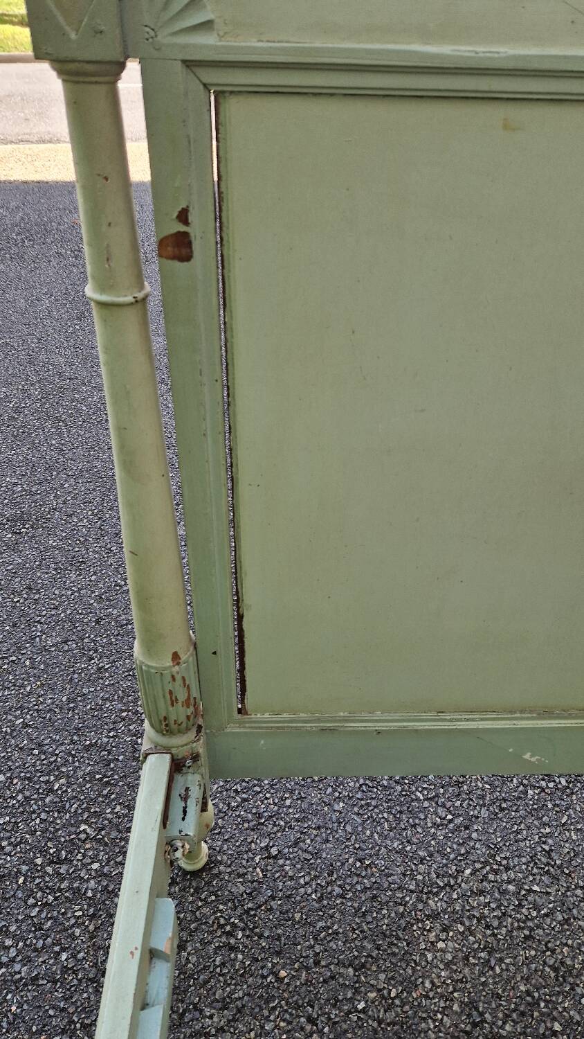 Lacquered Directory bed