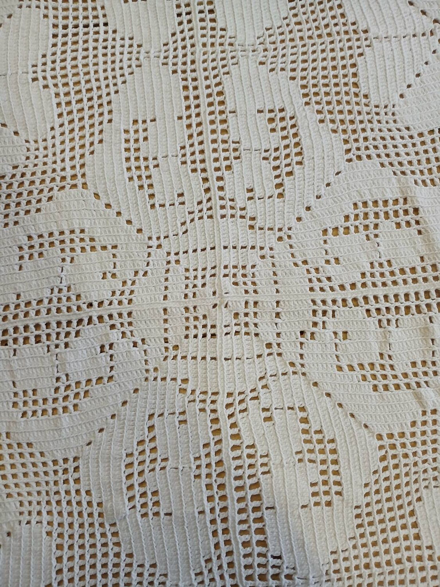 Dessus de lit / nappe / rideau ancien en crochet