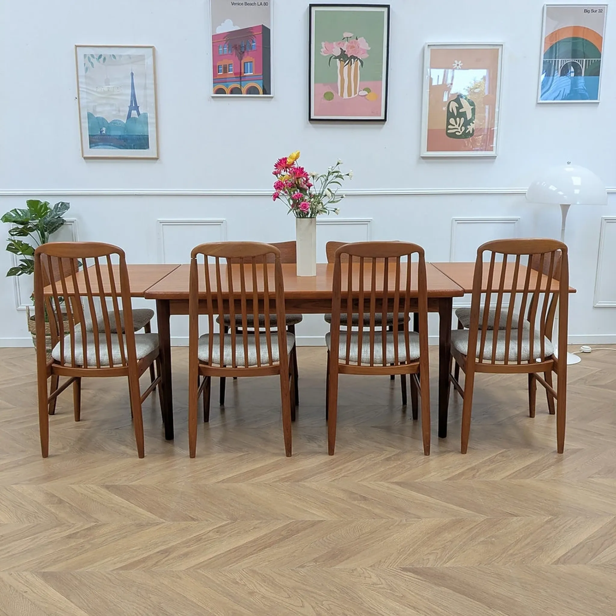 Vintage extendable dining table with 2 extensions in teak.