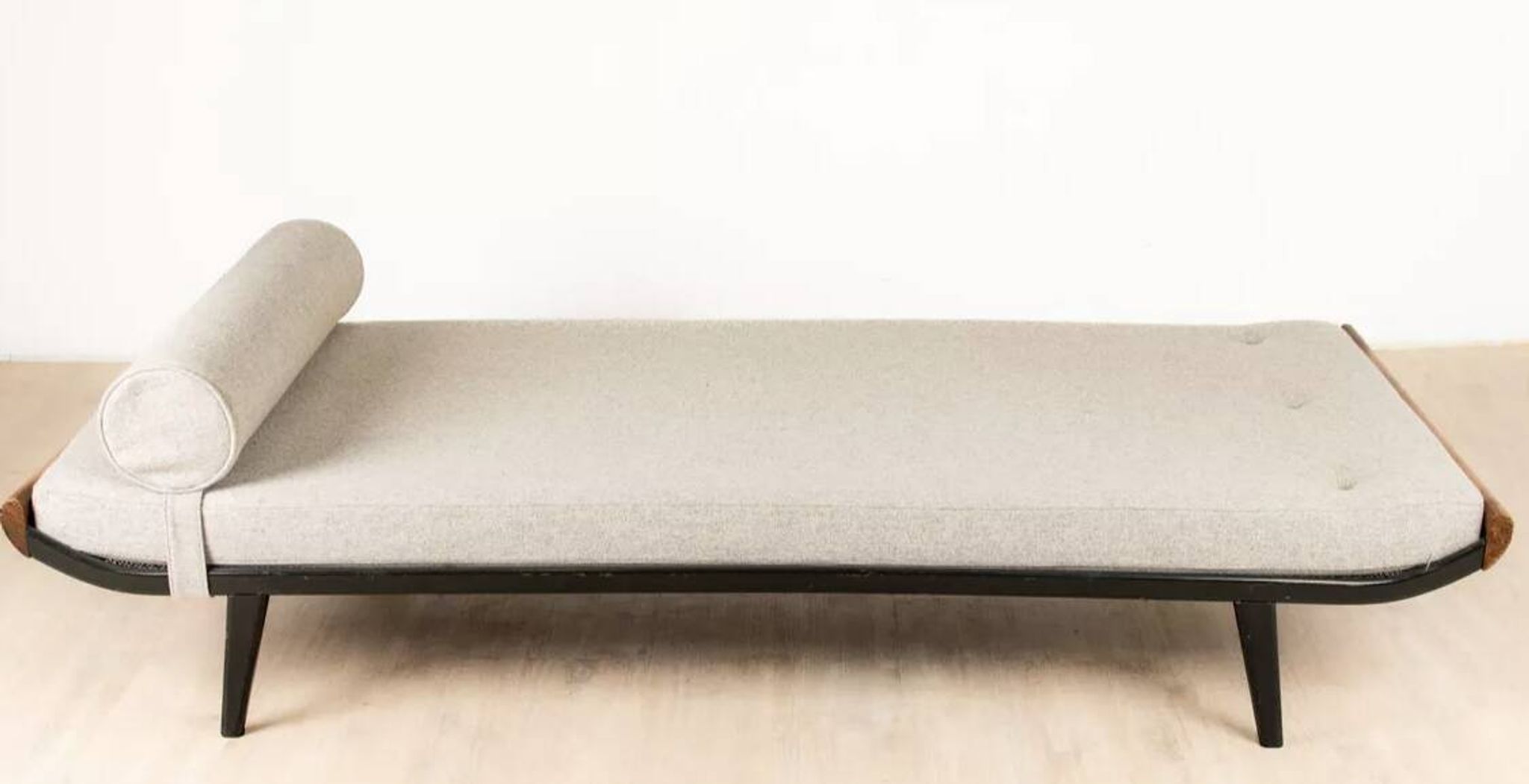 Cleapatra daybed by Cordemeijer for Auping. 1953. New upholstery.