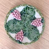 Drainer and plate in old slip old 1960s decoration cluster of reason and vine leaves