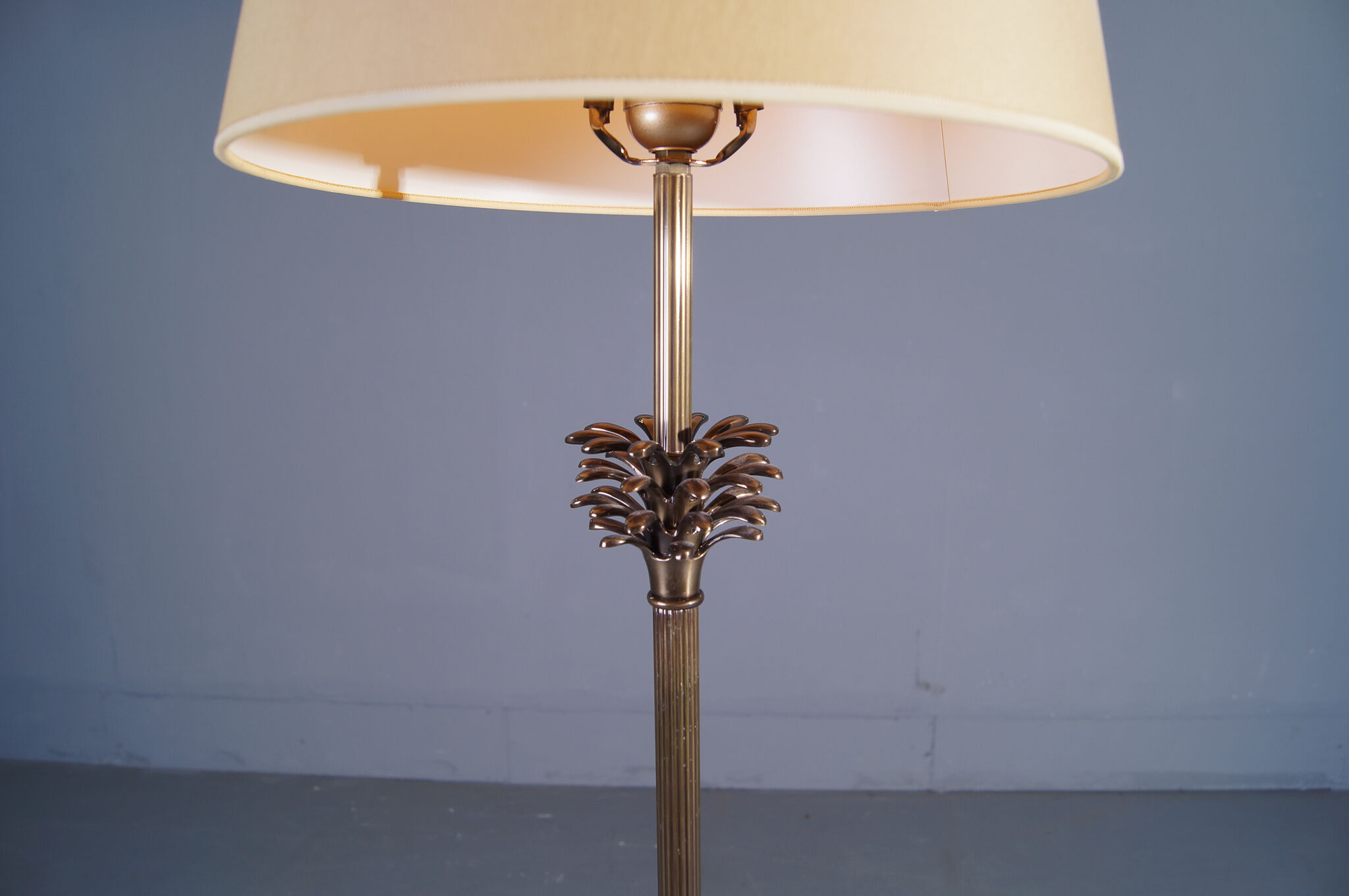 Lampadaire sur pieds en marbre