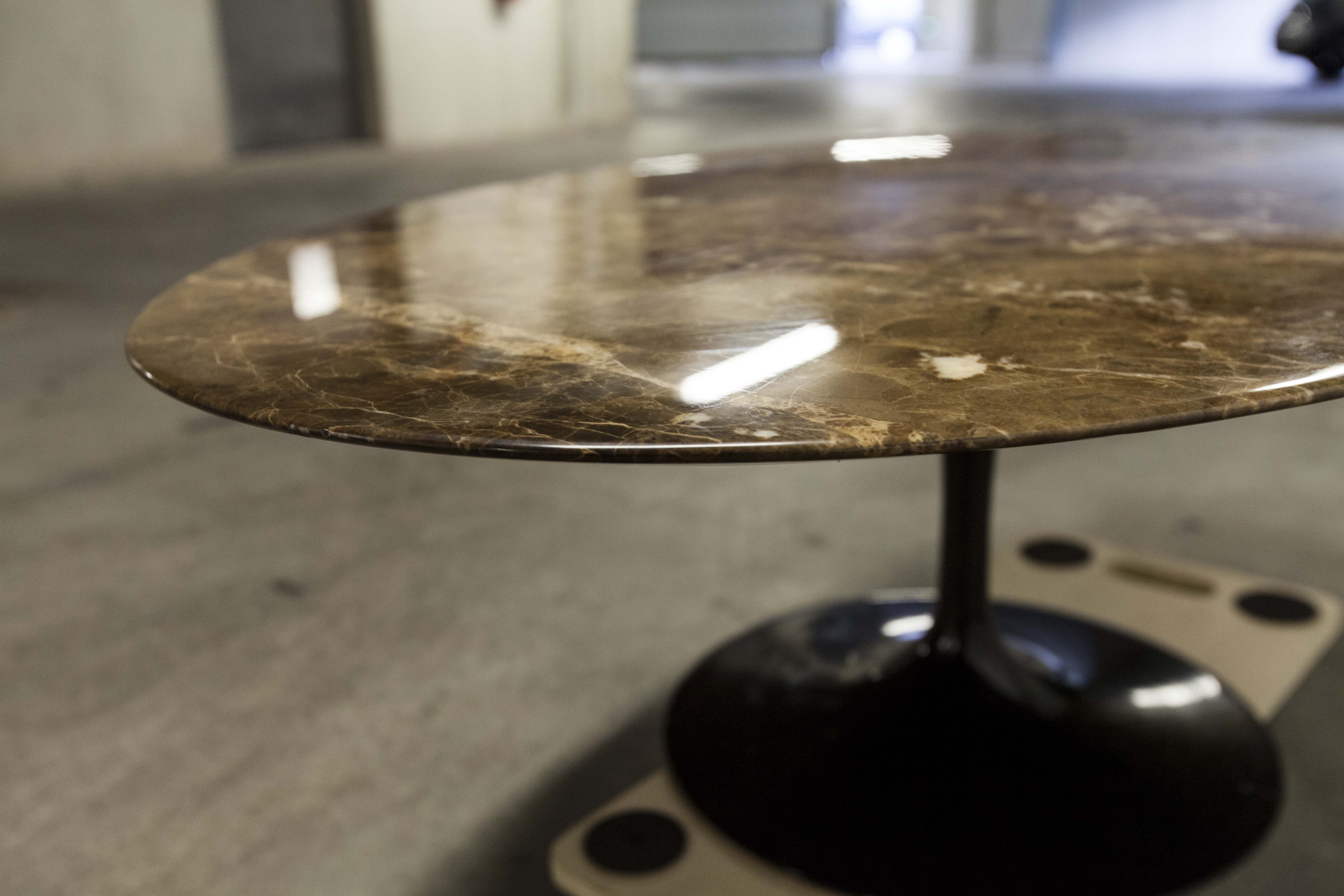 Oval coffee table by Eero Saarinen for Knoll