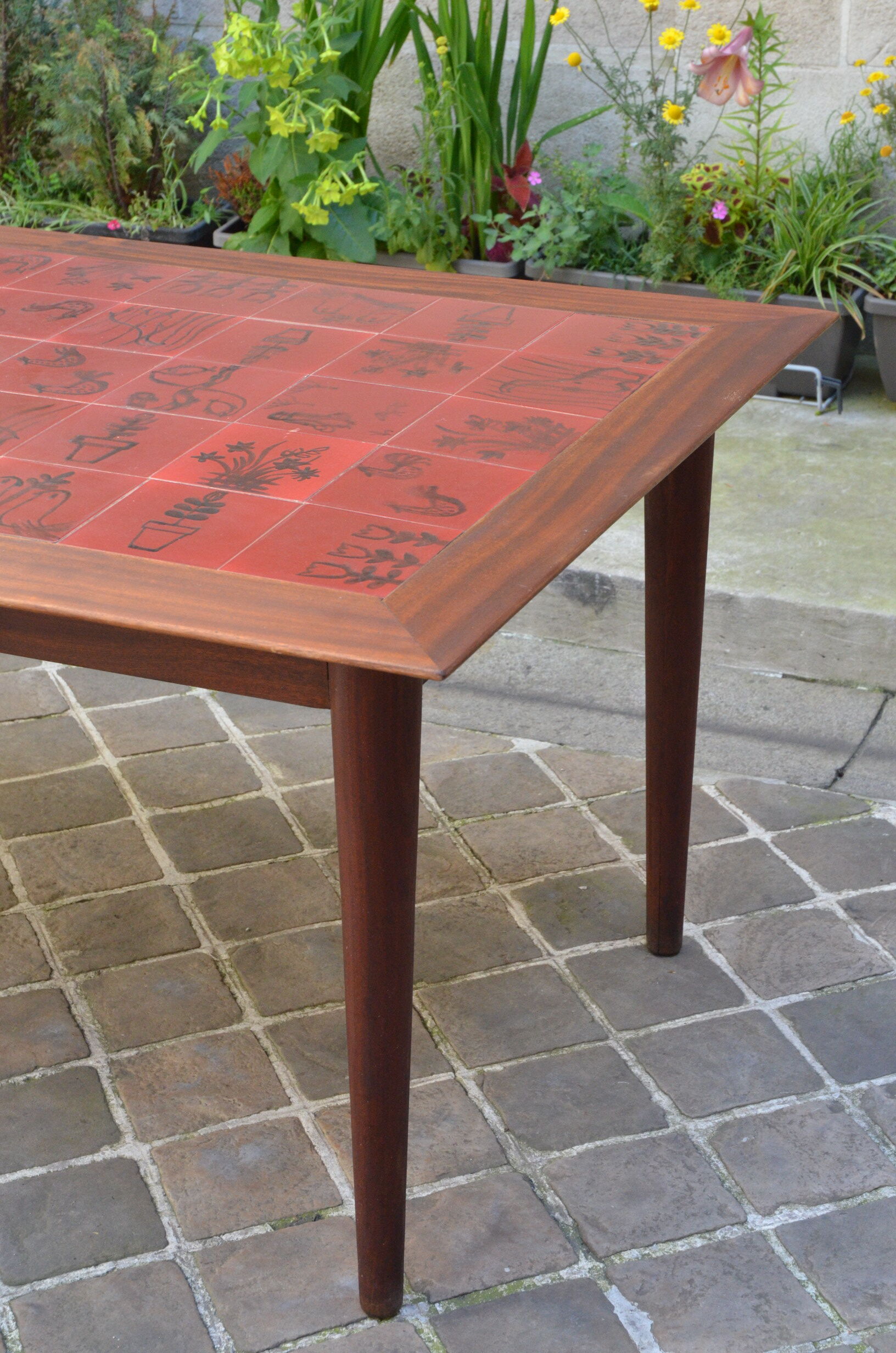 Dining table in wood and ceramic