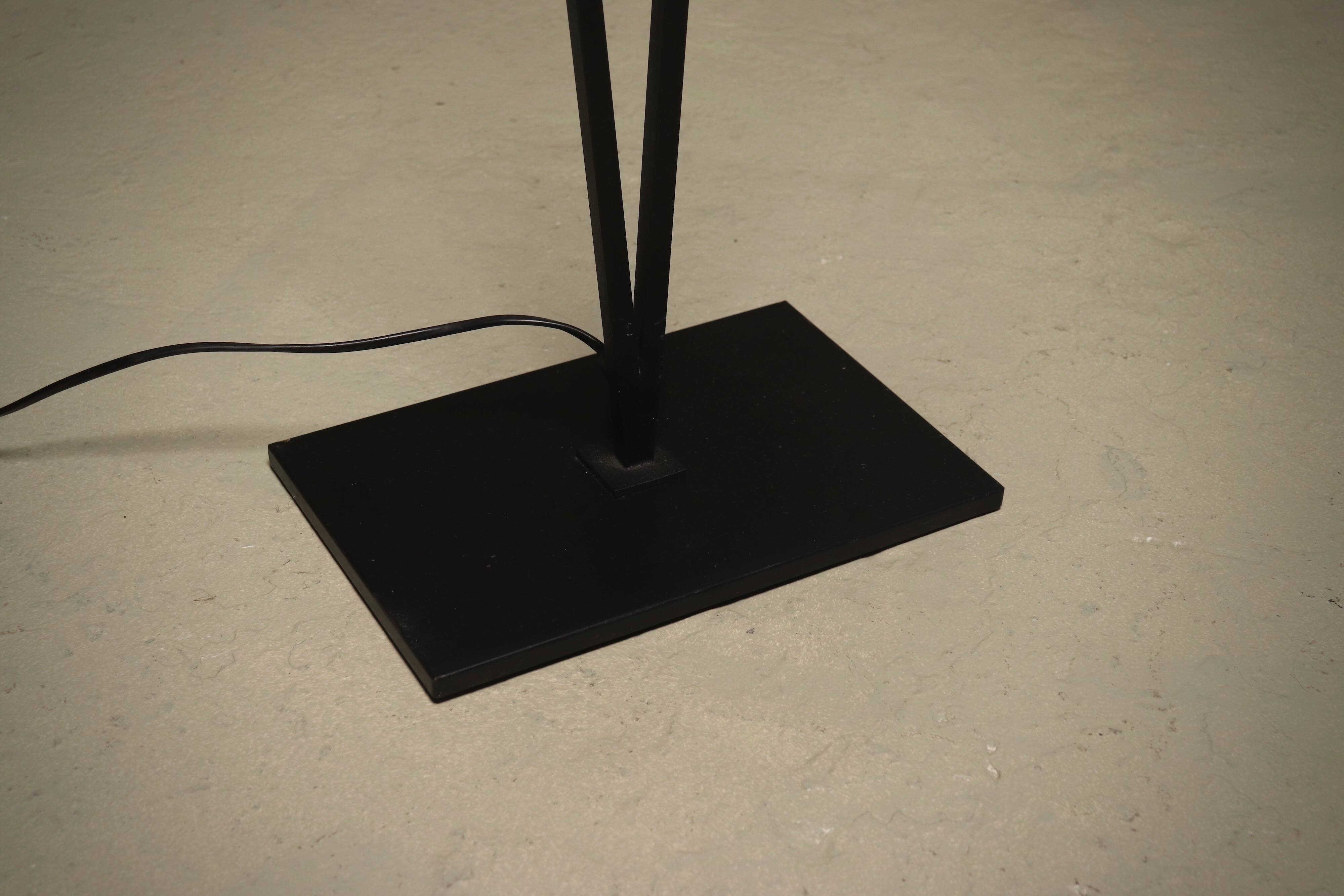 1st edition Victory floor lamp designed by Artoff for Lumen Center Italy 1980s