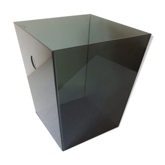 Pyramidal paper basket in transparent gray plexi