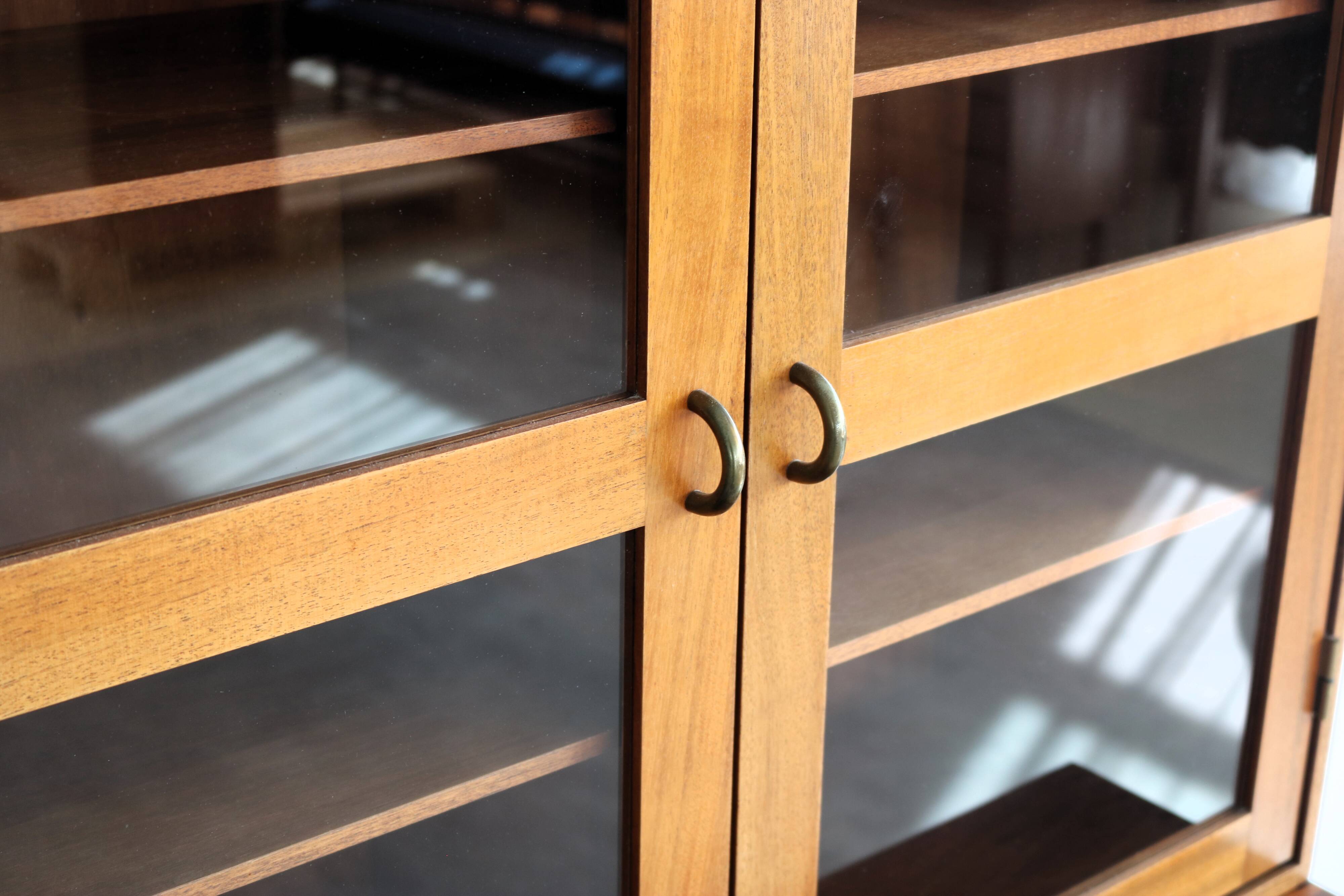 vintage wall cabinet | display cabinet | C. Hvidt