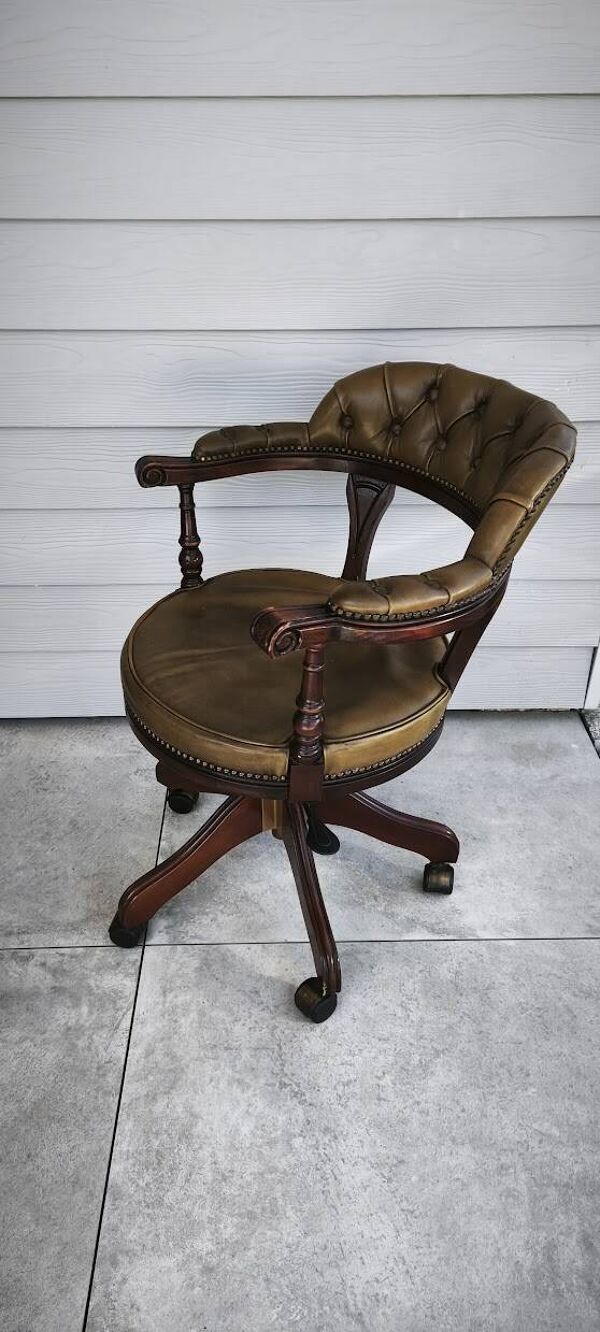 Fauteuil de bureau Anglais ''Capitaine'' Chesterfield en cuir vert