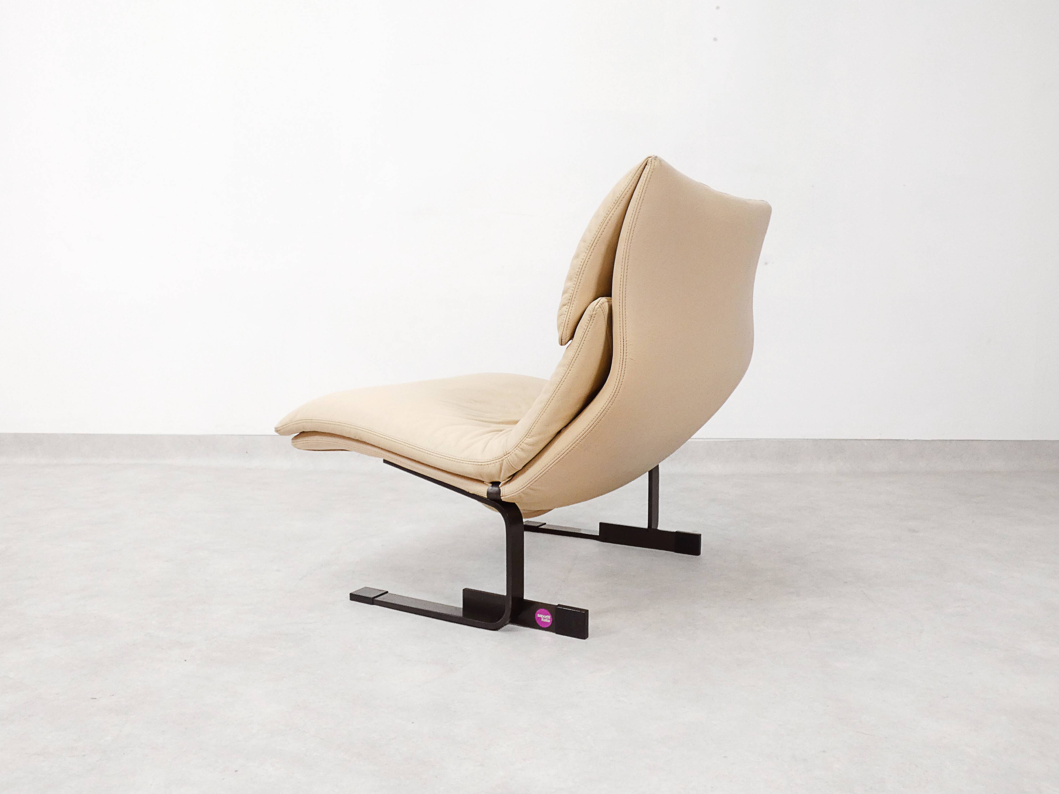 Saporiti Onda armchair in cream-colored leather
