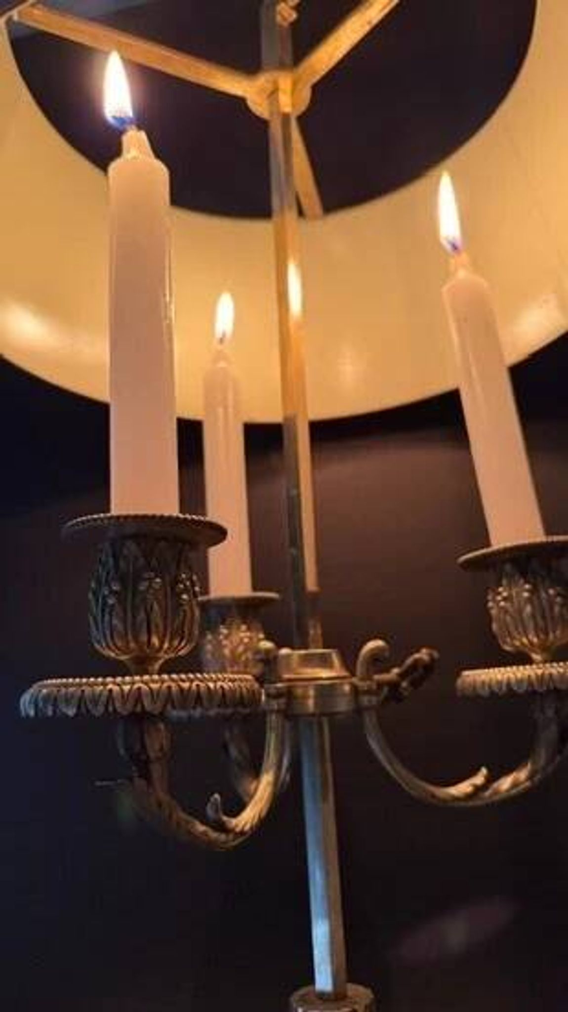 Bronze bouillotte lamp from the 19th century.