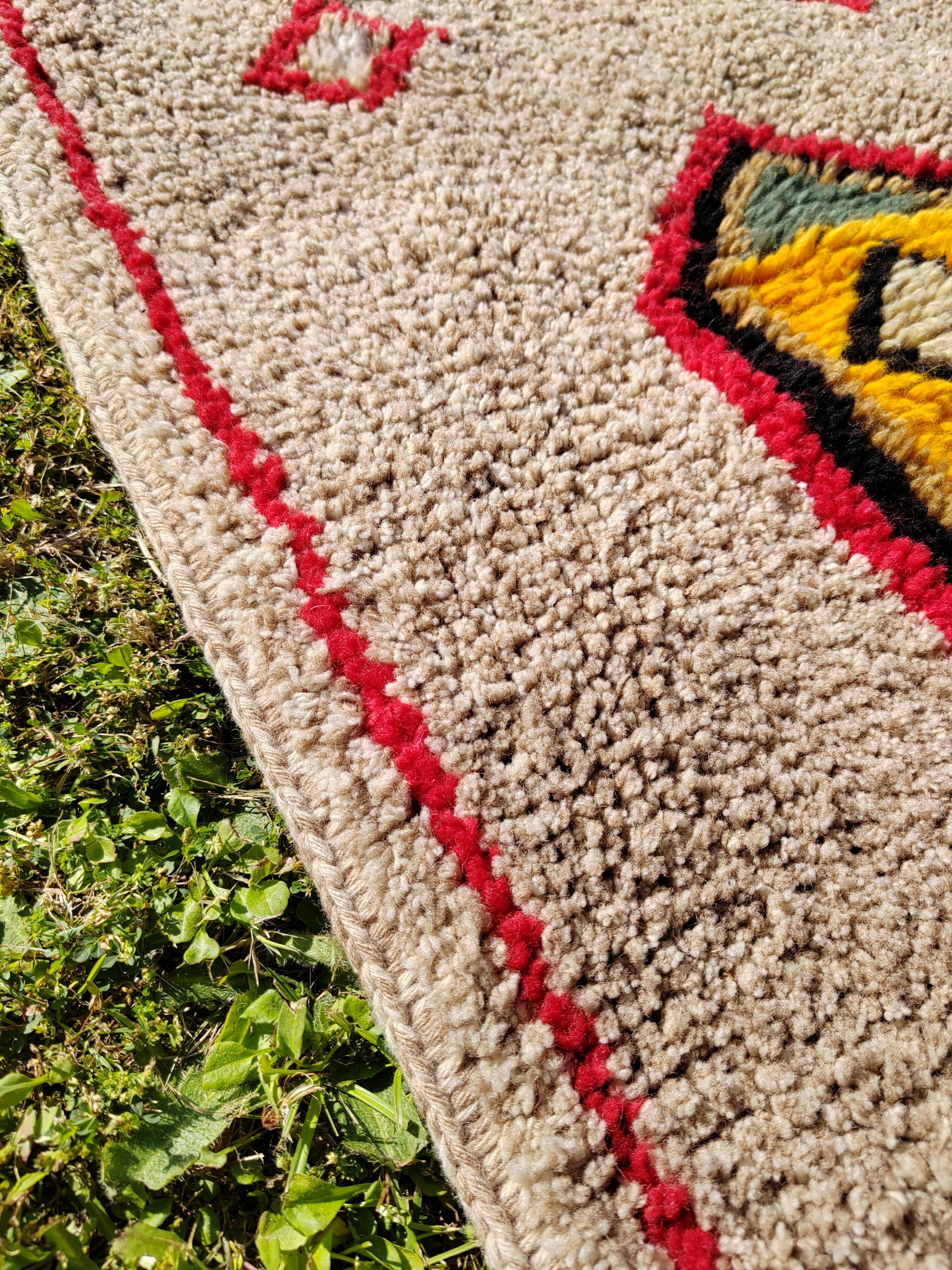 Berber style wool bed descent