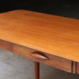Très jolie table basse scandinave des années 60.