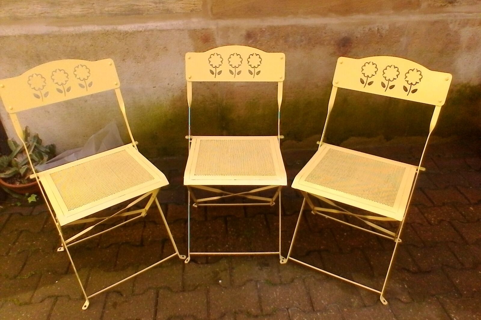 Folding metal garden chairs