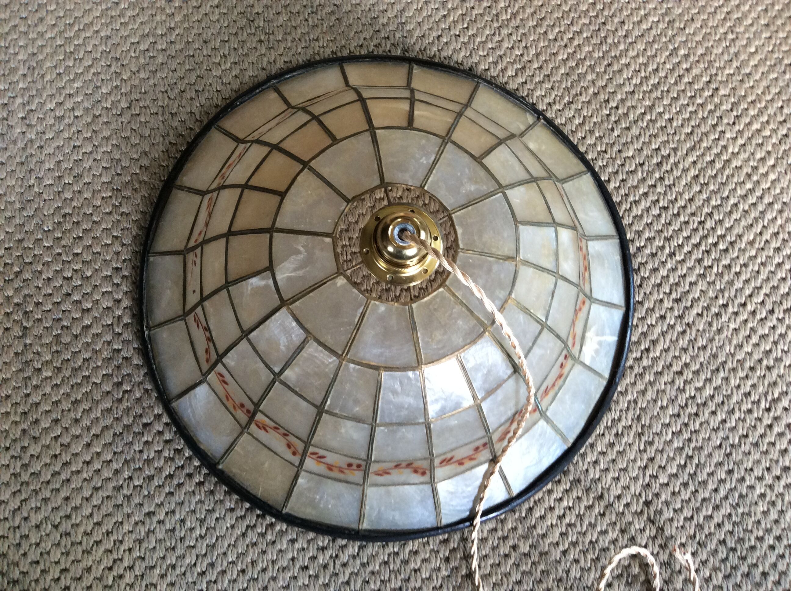 Mother-of-pearl suspension