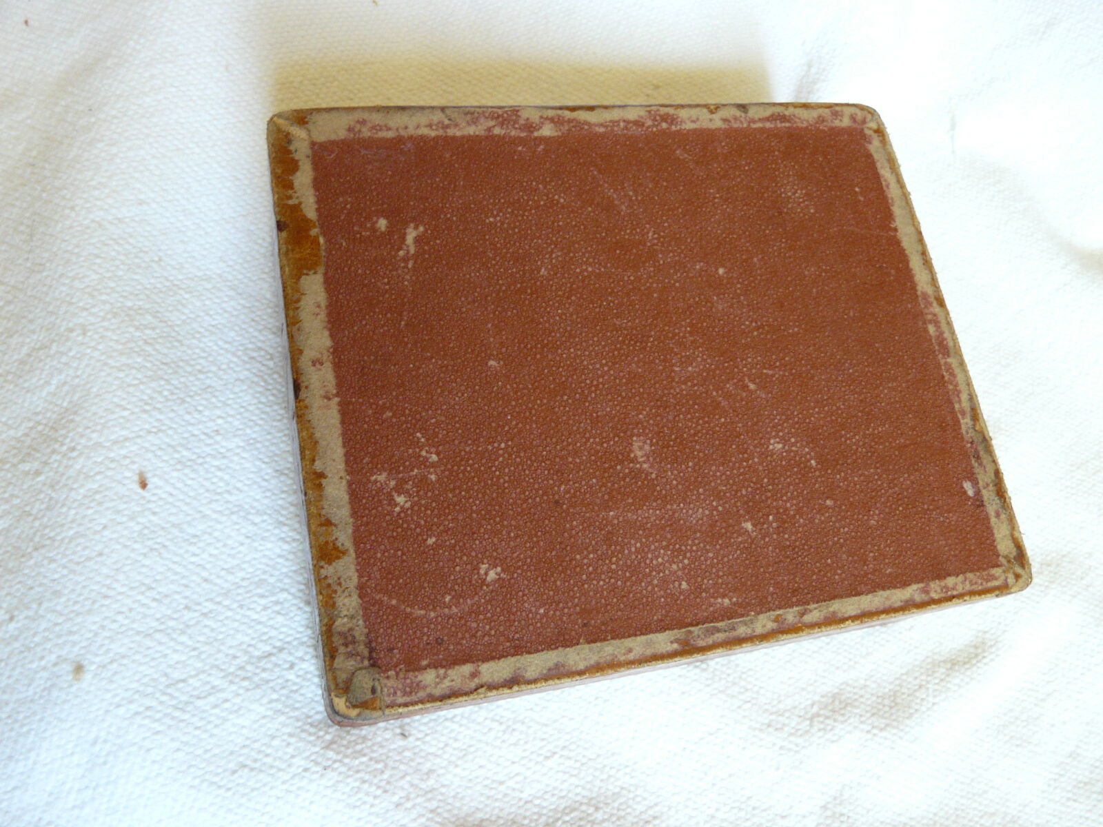 Former jewelry box box box gilded with monogrammed irons AM