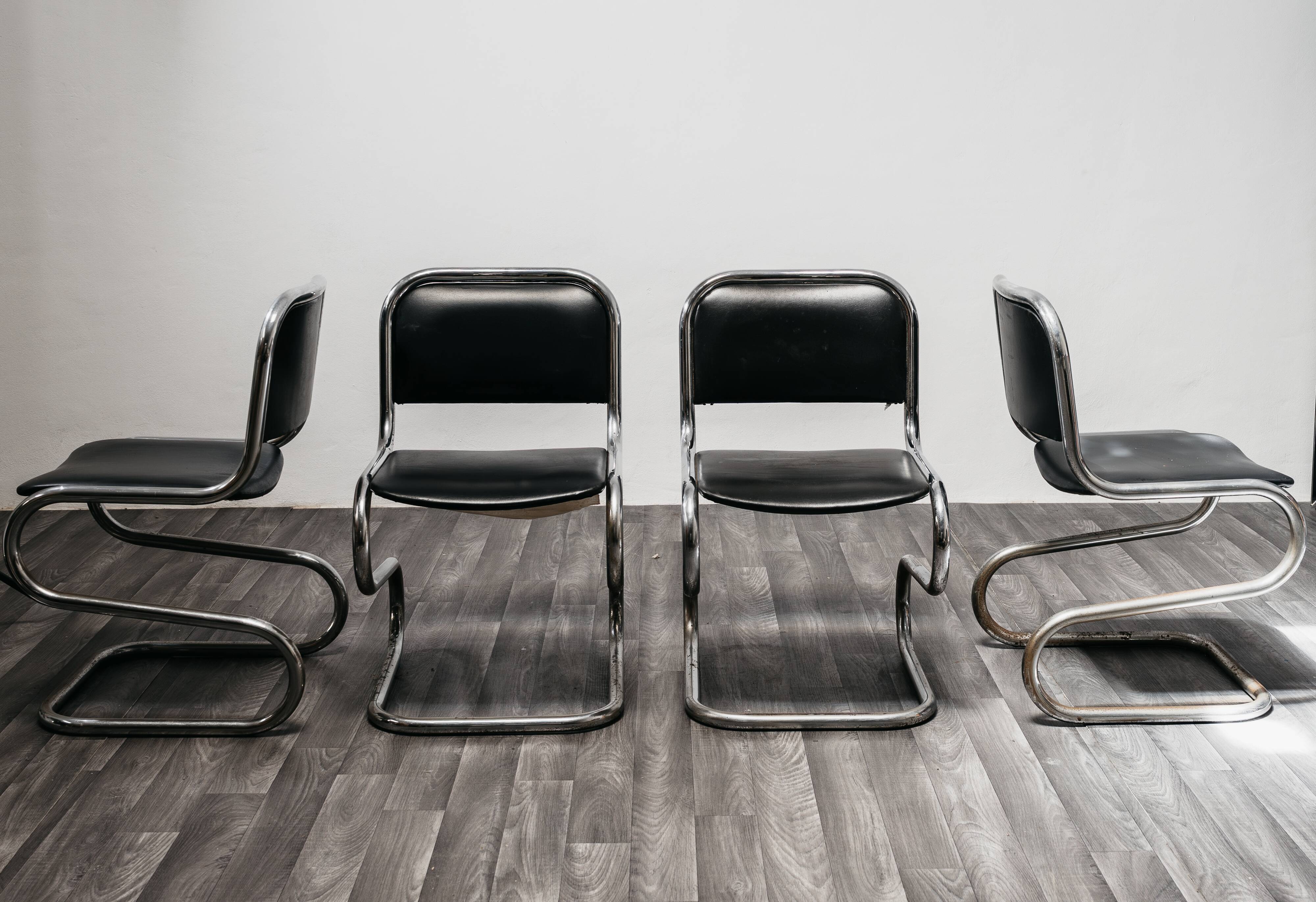 Set of 4 chrome steel rocking chairs, vintage modern 80s design.