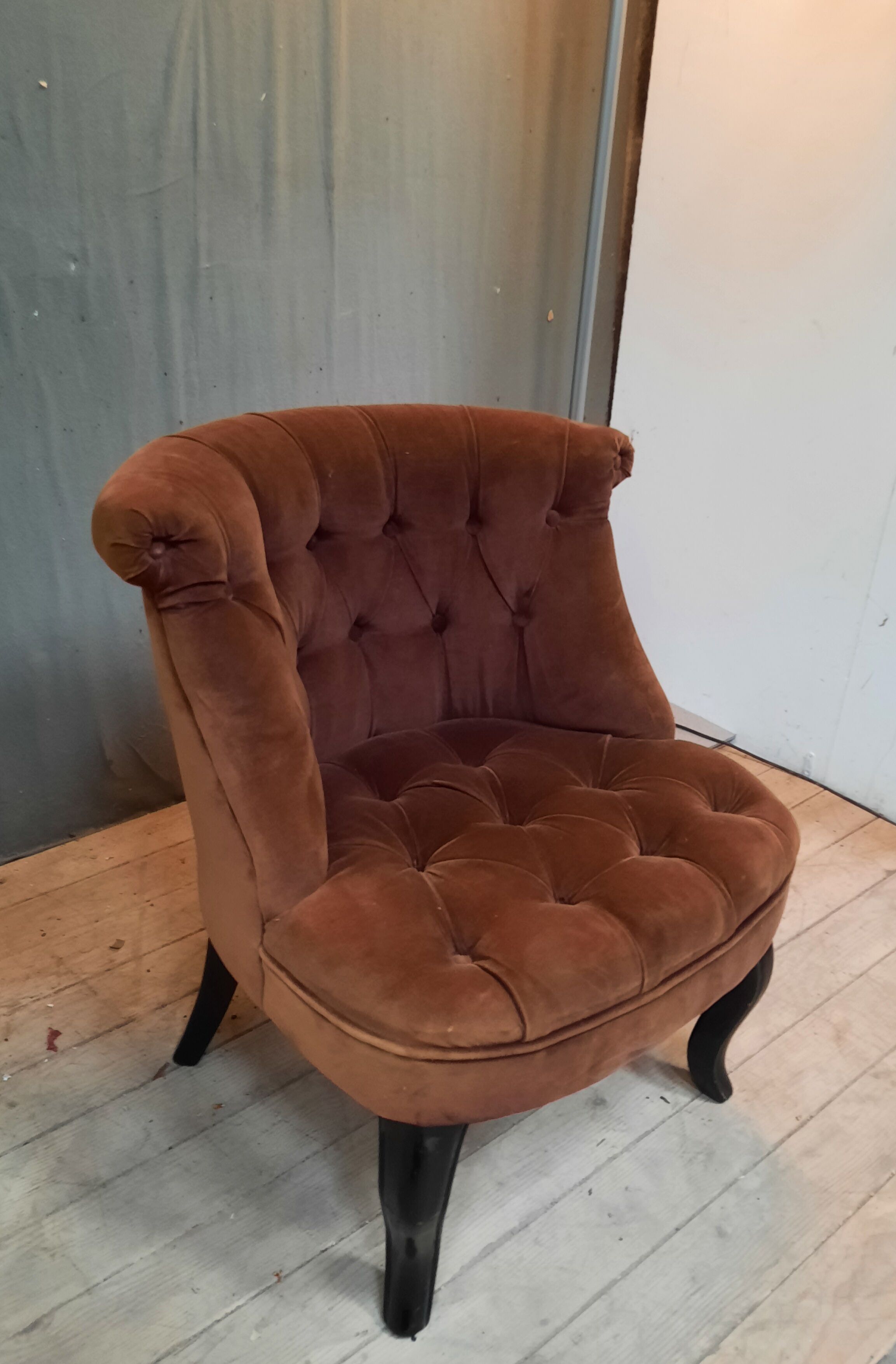 Facteuil toad in padded velvet
