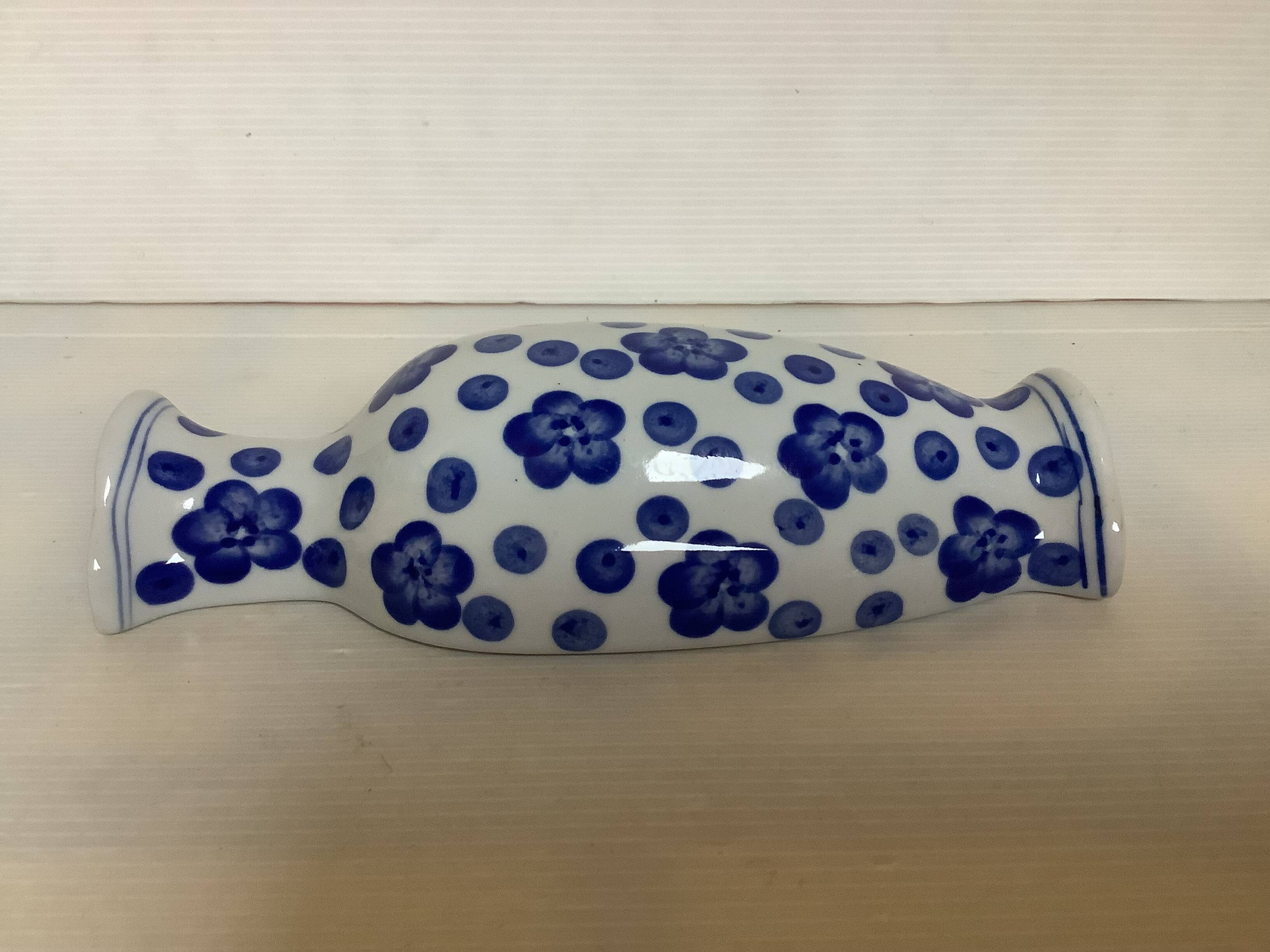 Bouquetière vase of blue flowers