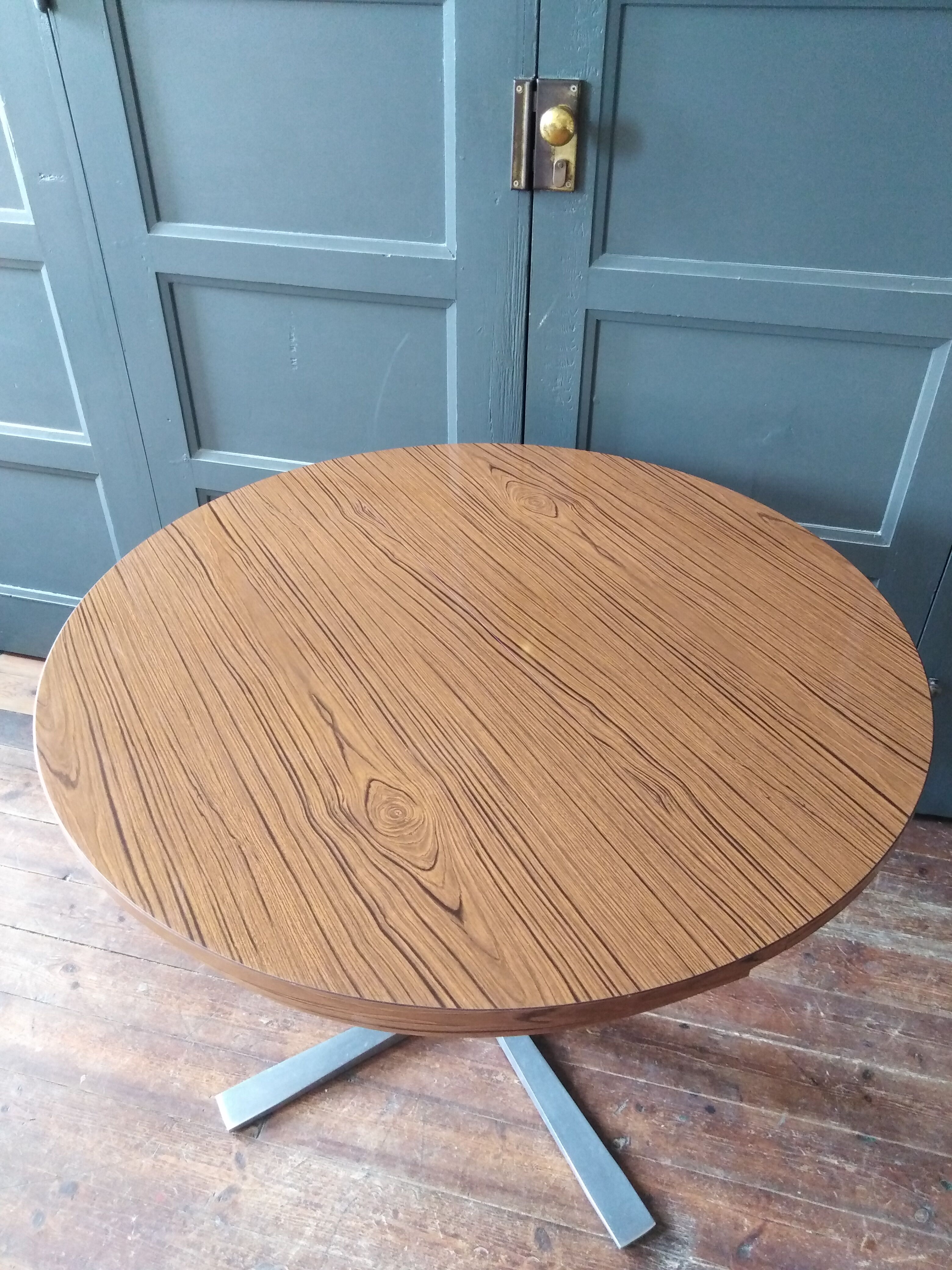 Vintage round table with extensions 1970