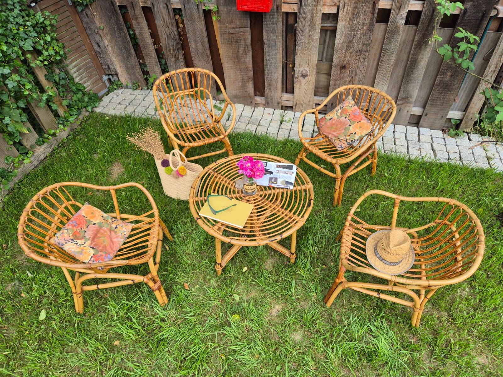 Vintage rattan lounge