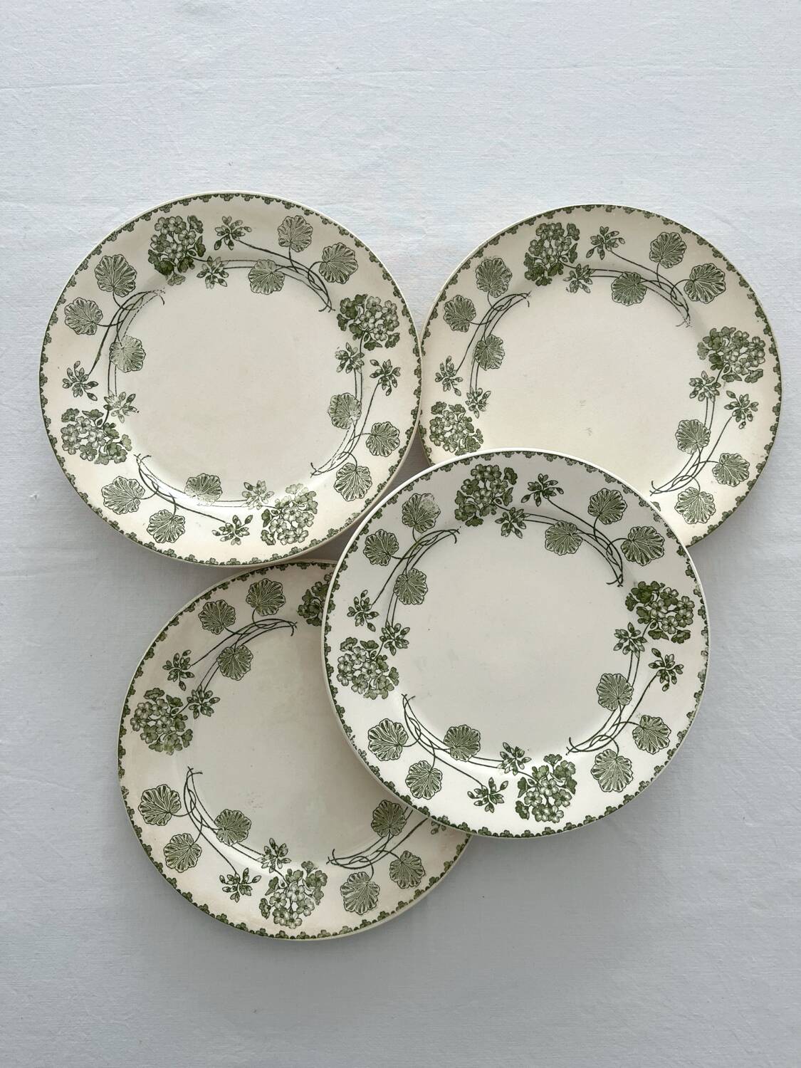 4 assiettes à dessert terre de fer « Géranium » Sarreguemines