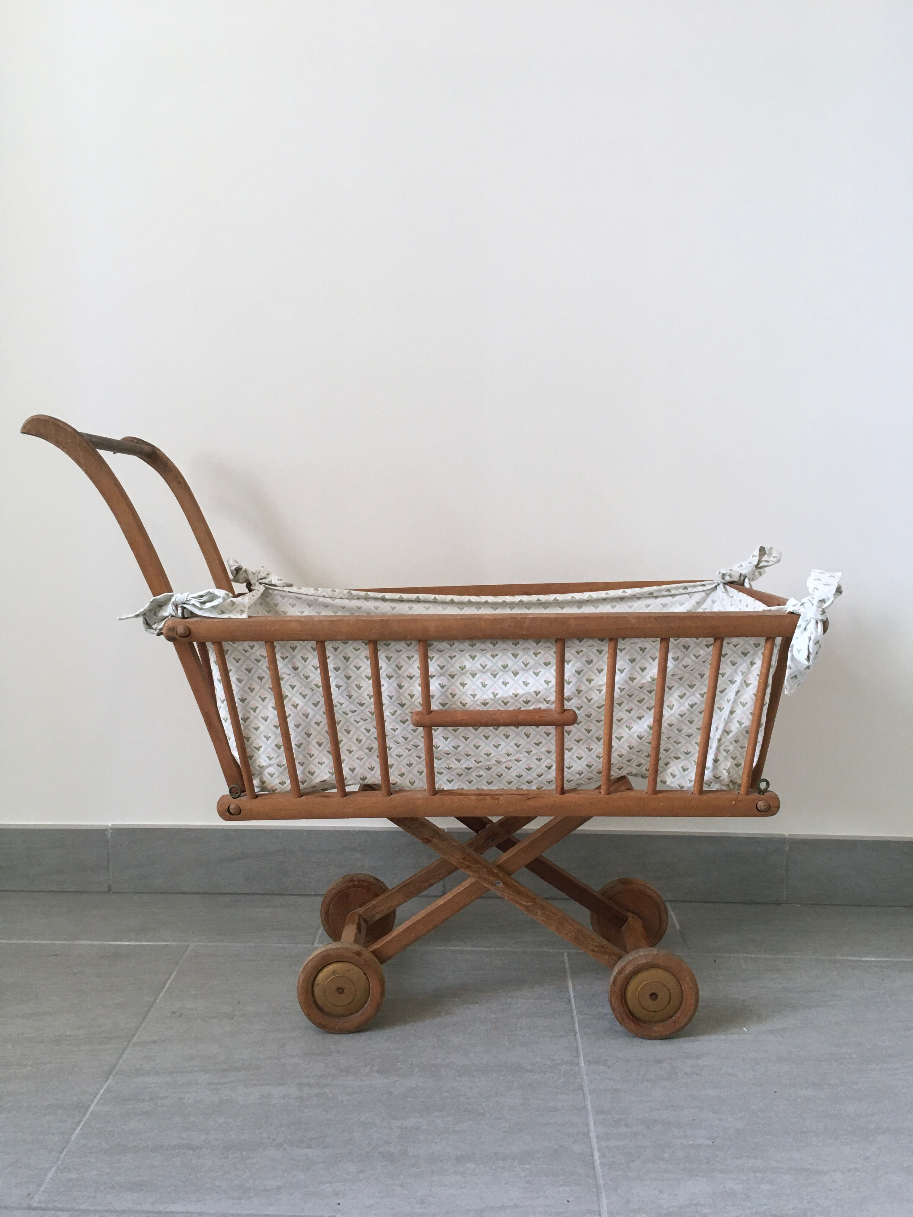 Landau for wooden doll