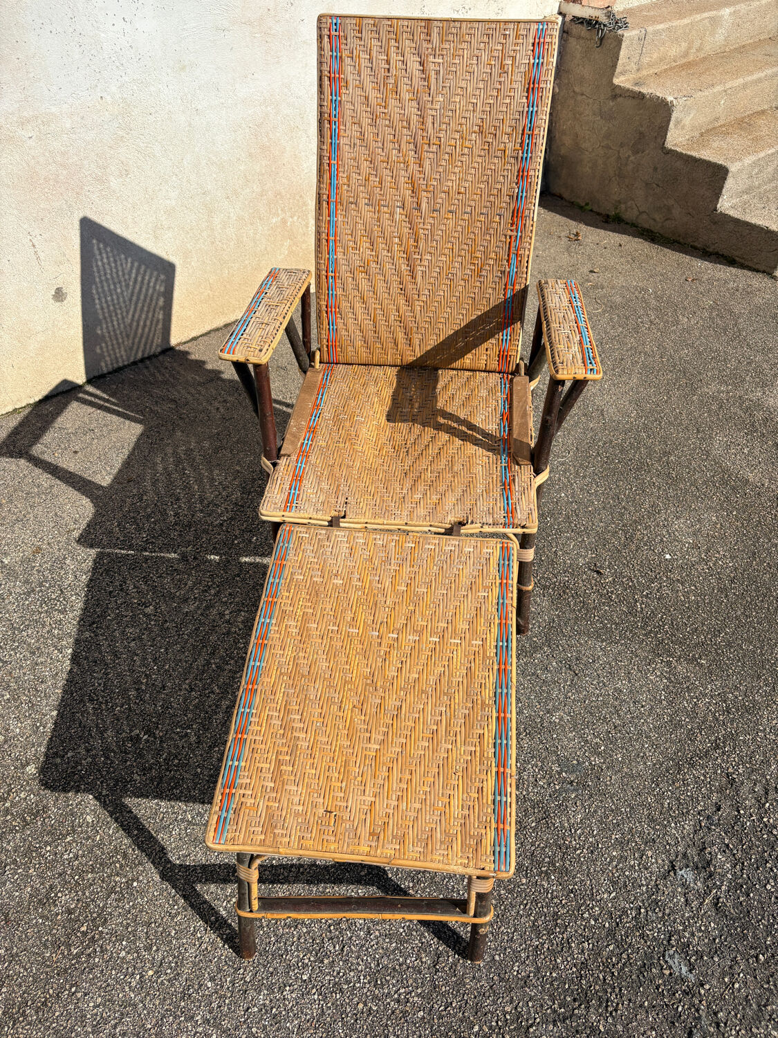 Wicker chaise longue