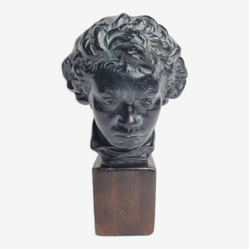 Buste de Beethoven en plâtre patiné à l'imitation du bronze, signé, 27 cm