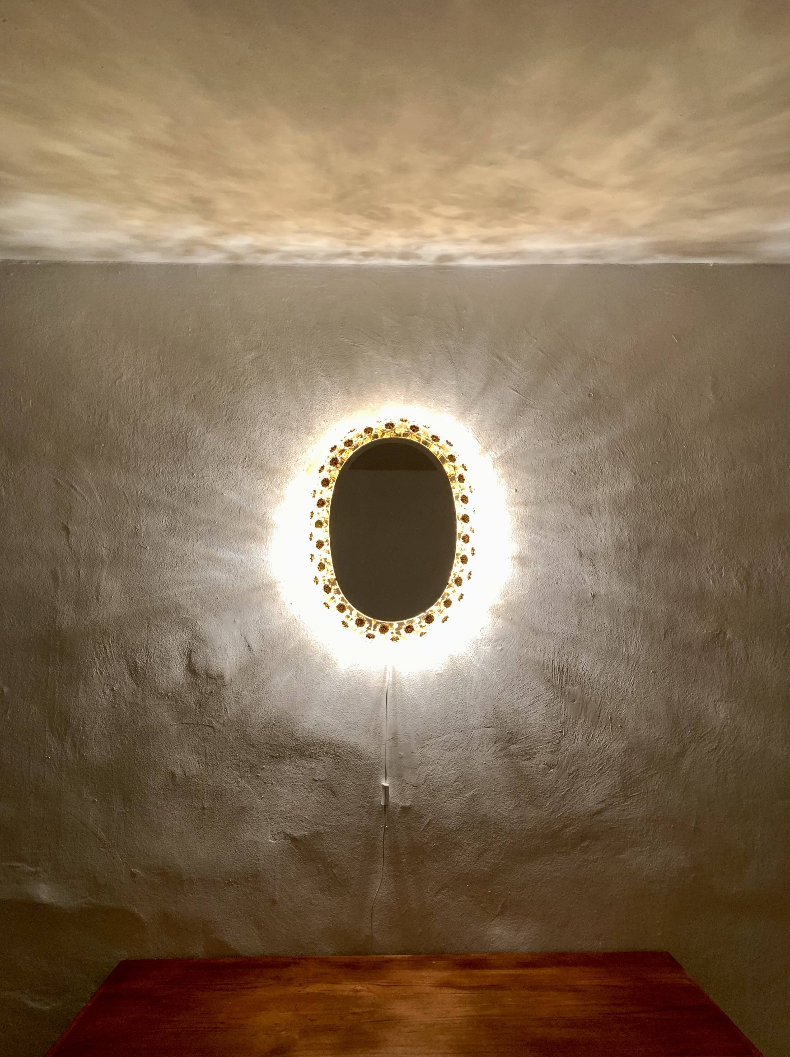 Miroir floral illuminé par Palwa