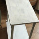 Table d’appoint bois vintage patine blanche