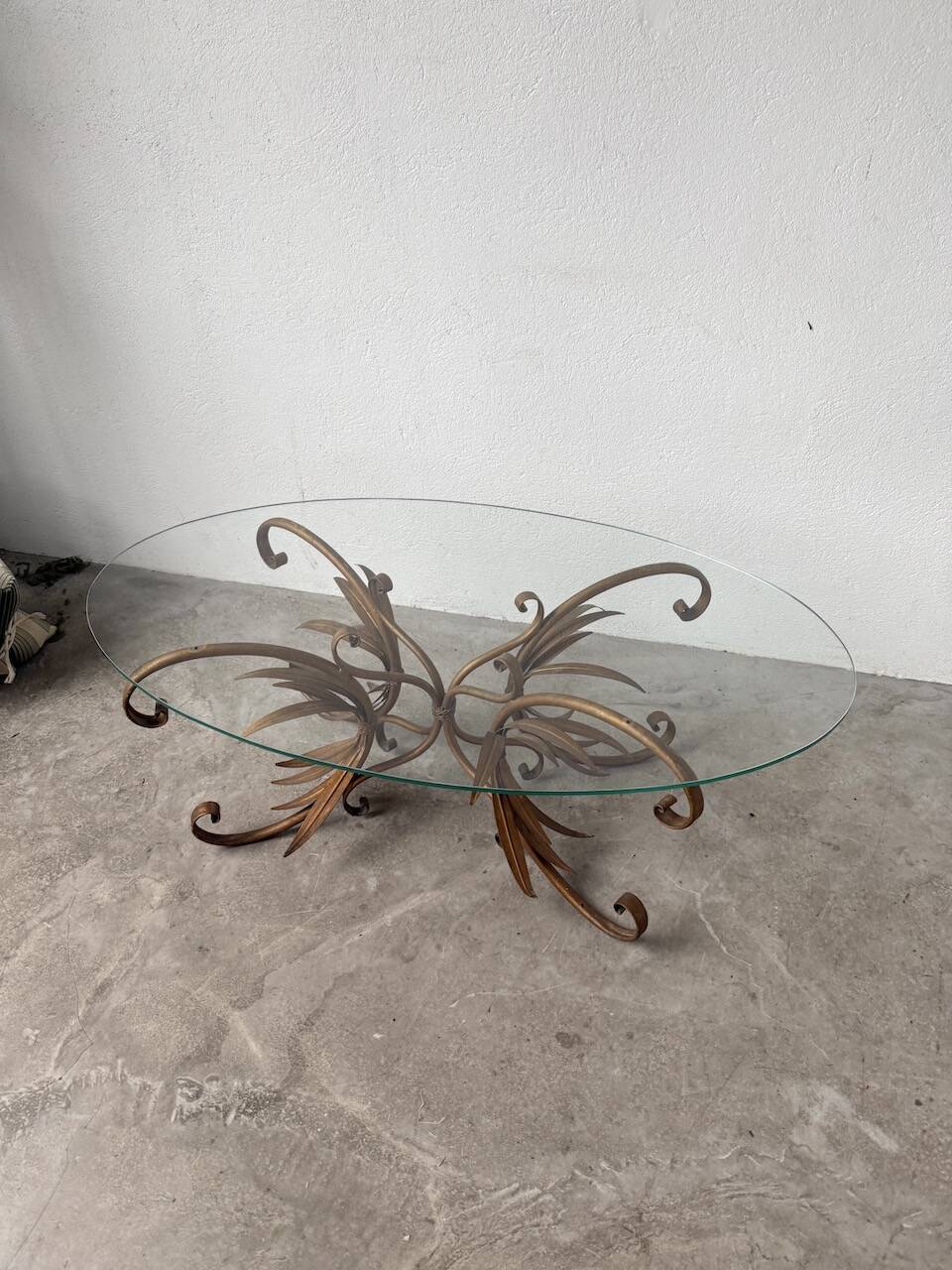 "ear" style coffee table