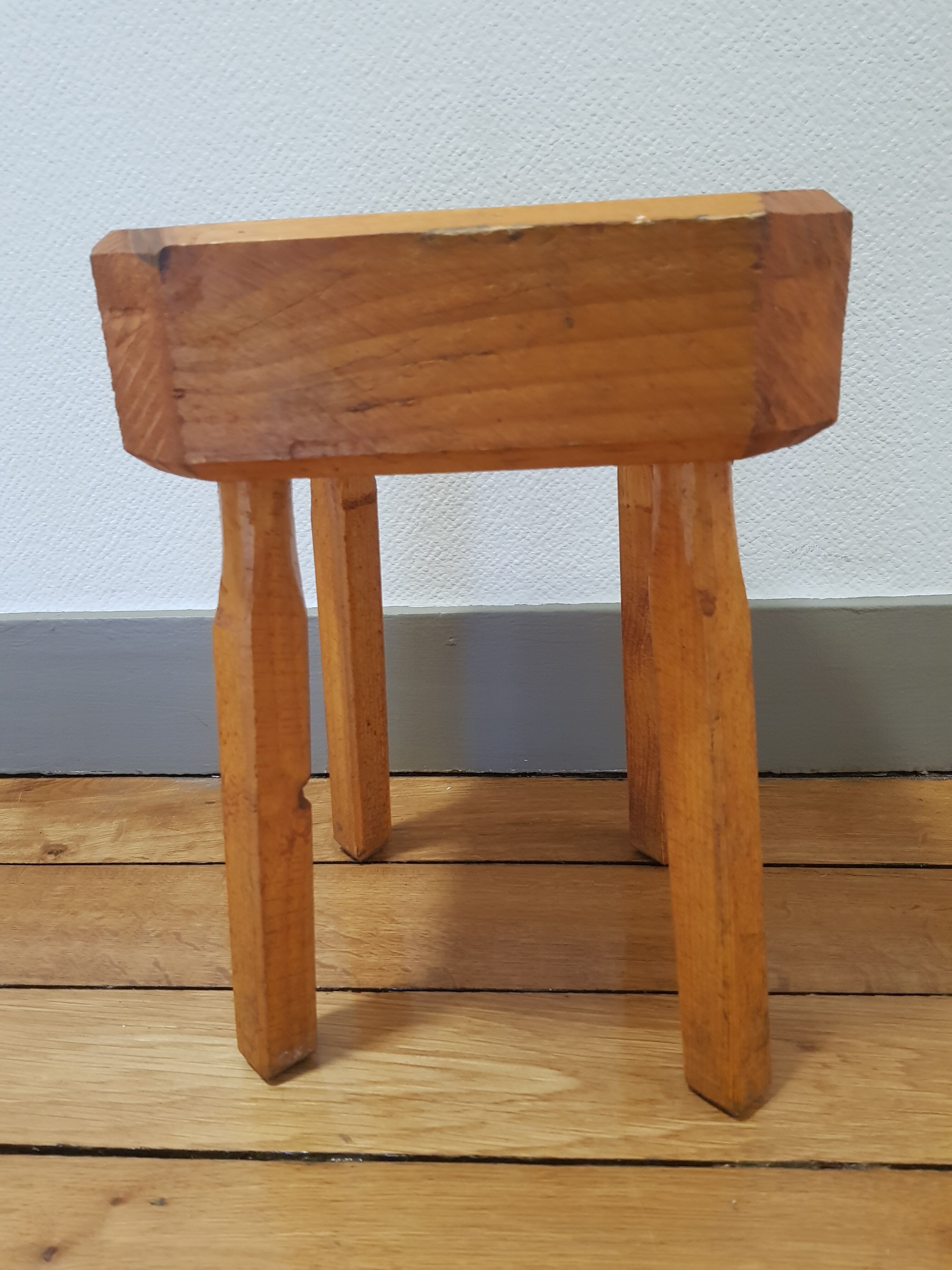 Brutalist tabouret