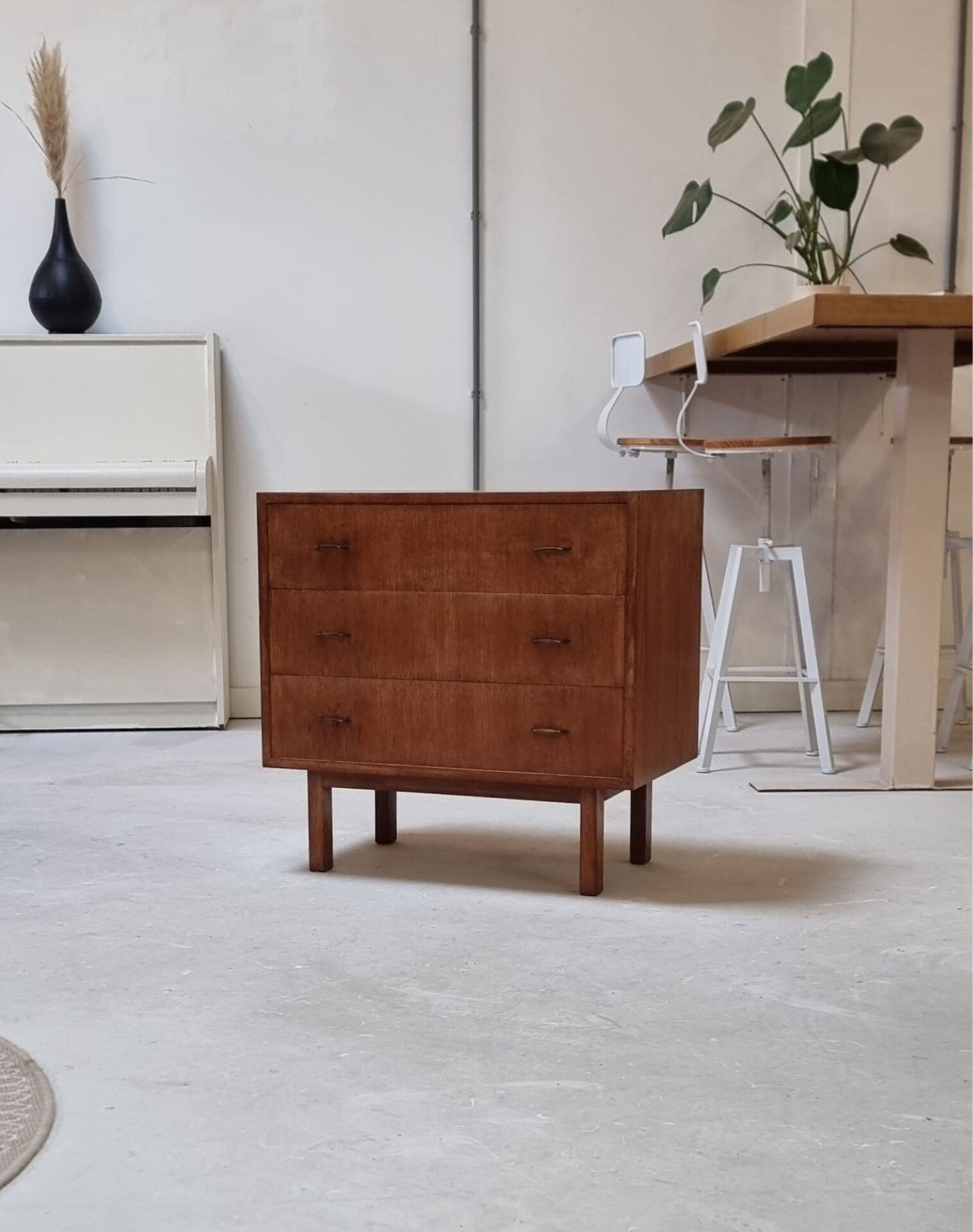 Mid-century drawer cabinet