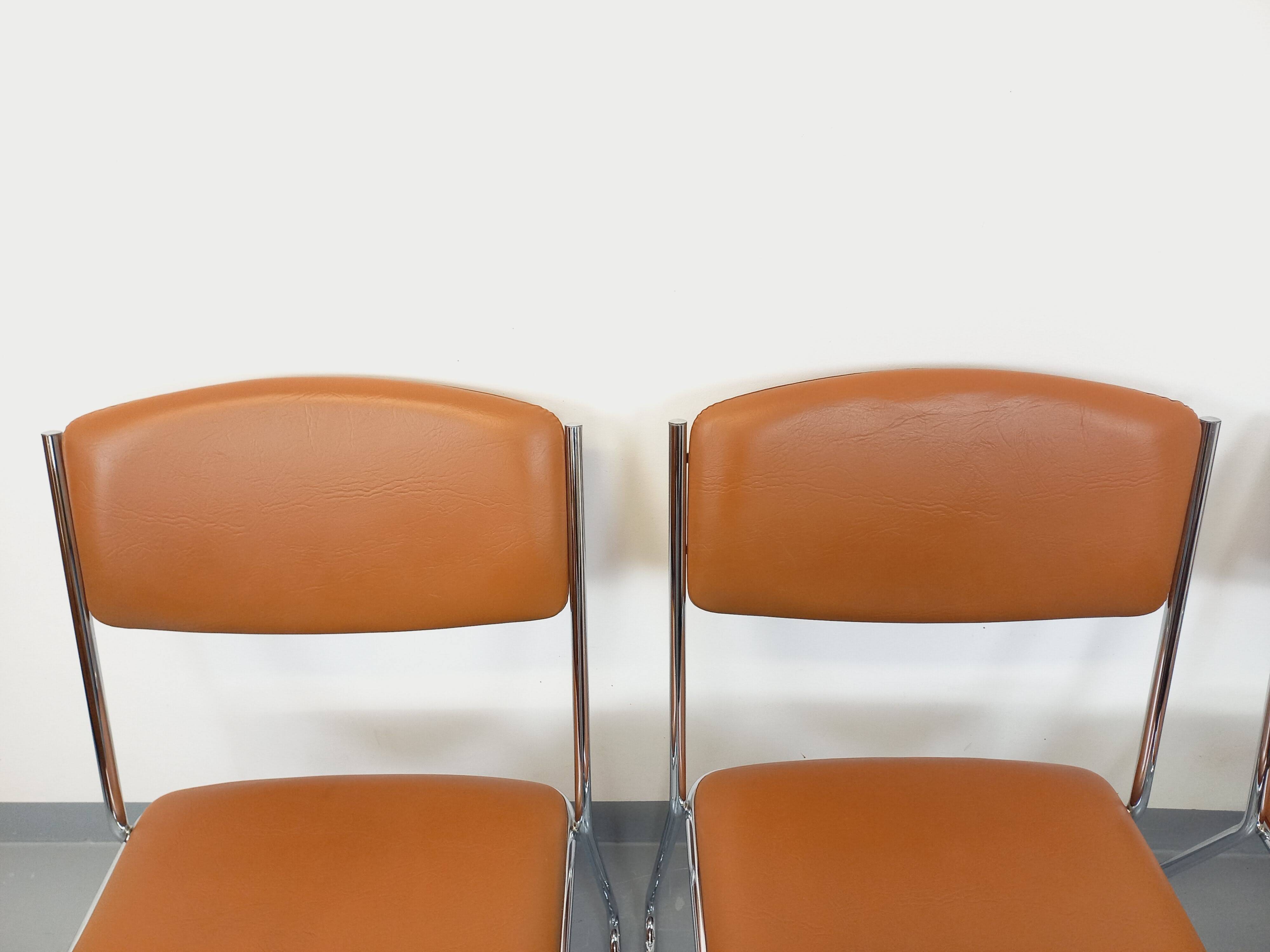 4 vintage sleigh chairs from the 70s, in designer chrome metal