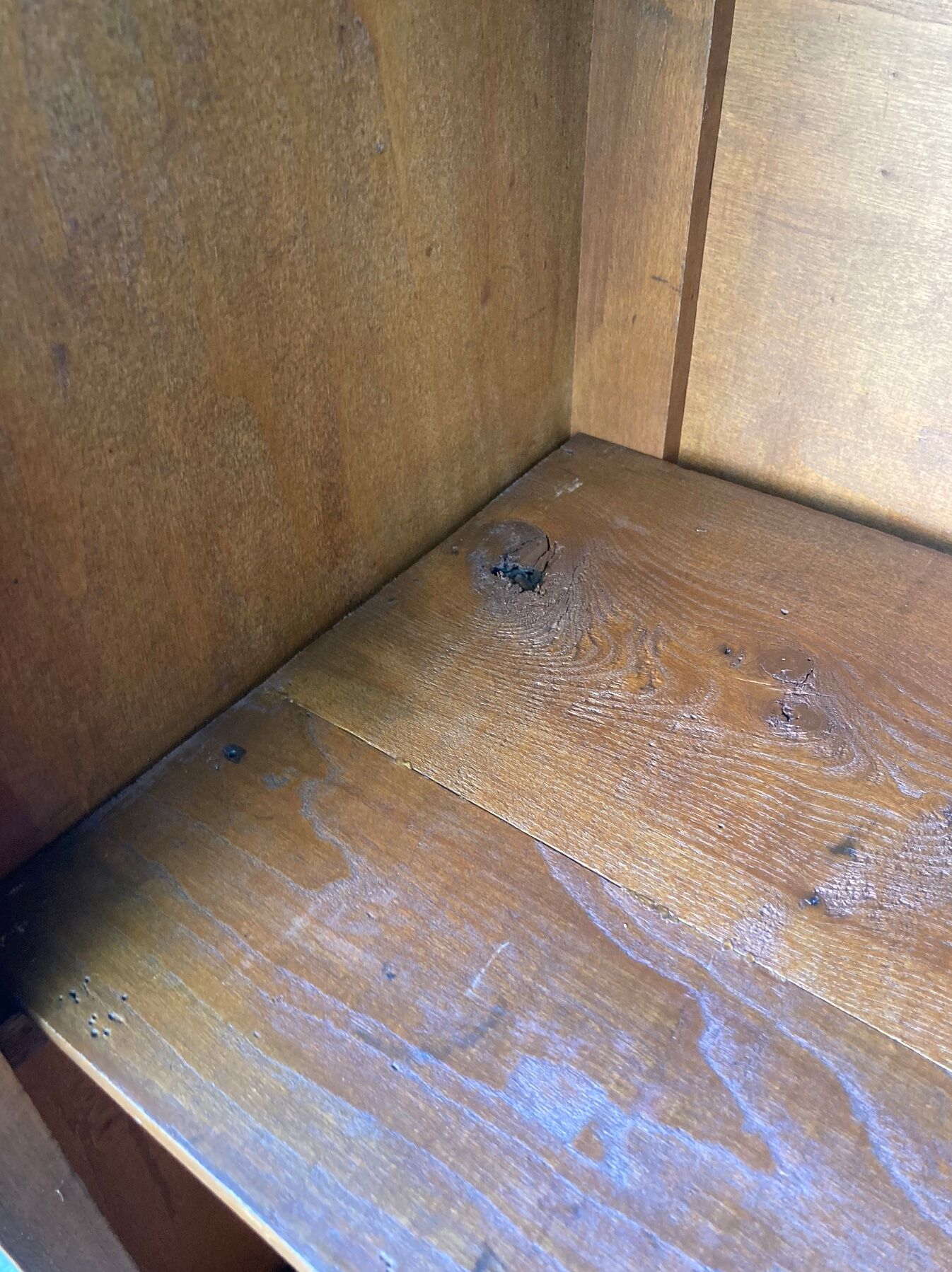 Old Parisian bonnetière