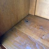 Old Parisian bonnetière