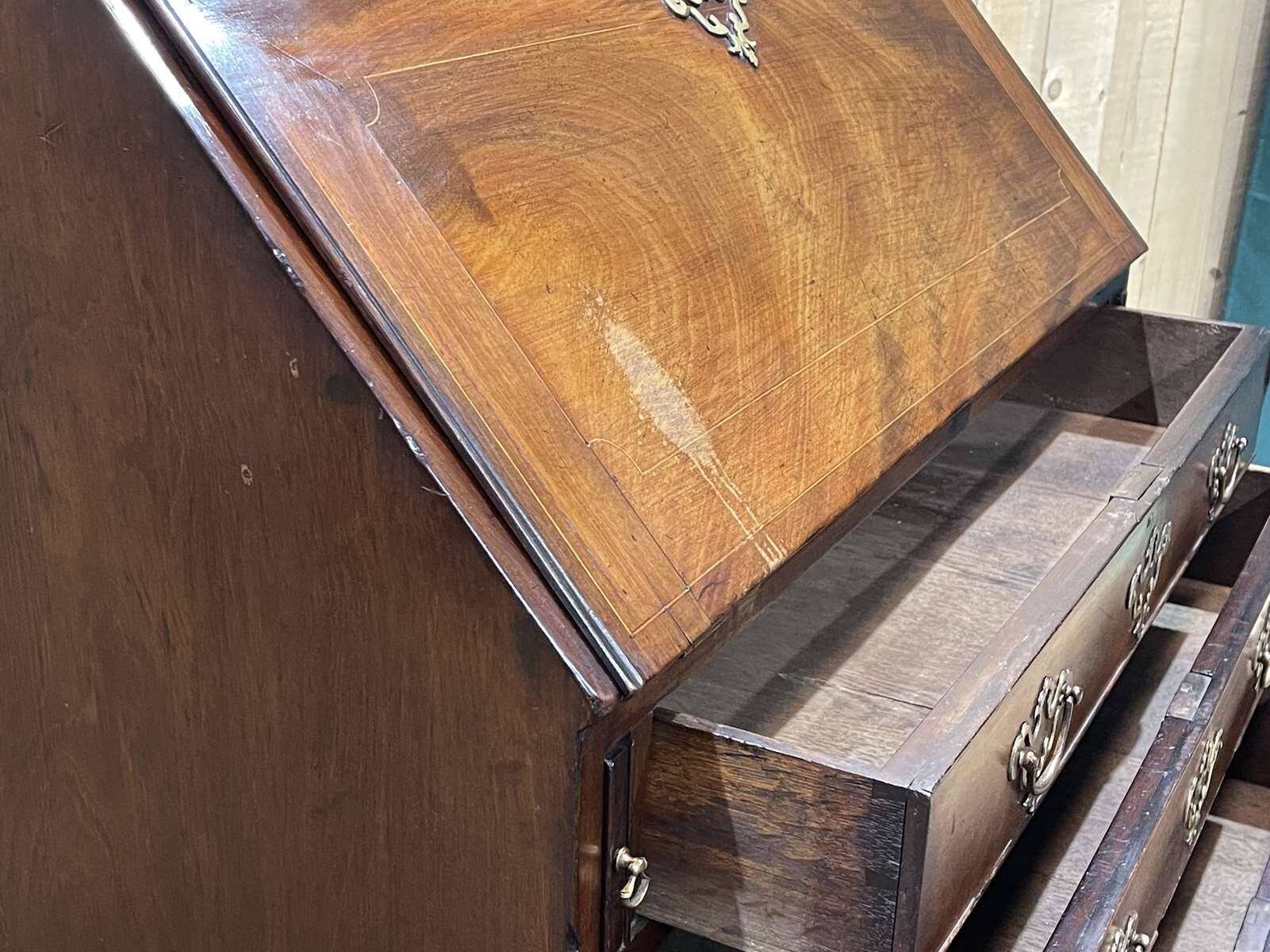 English donkey desk in Georgian style dating from the 19th century in mahogany and oak
