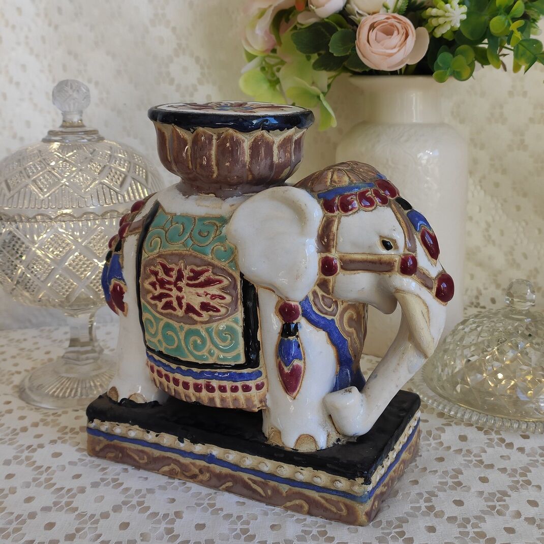 Enamelled ceramic plant holder