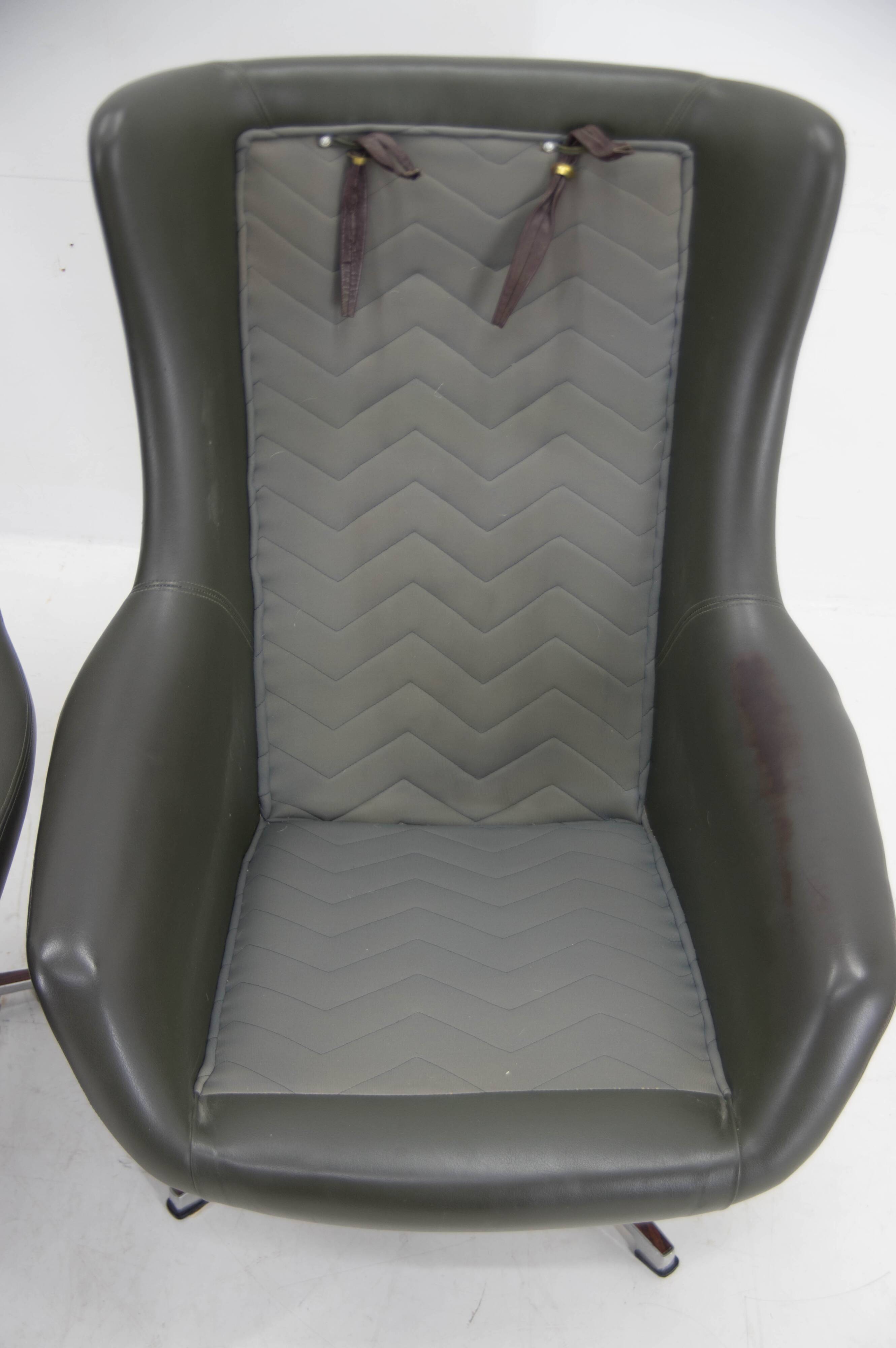 Set of Two Midcentury Swivel Rocking Leather Armchairs, Peem, Finland, 1970s