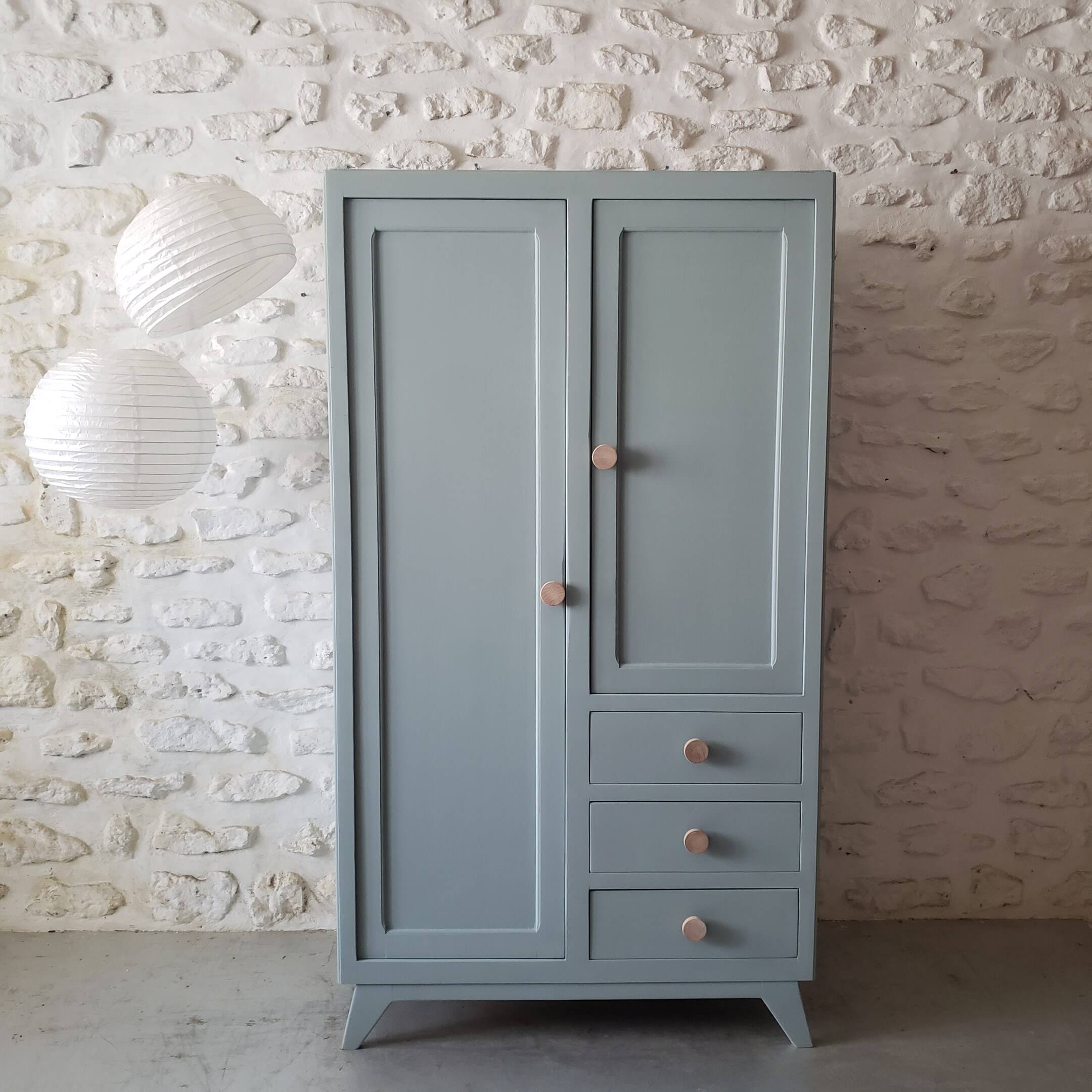 Light blue English wardrobe