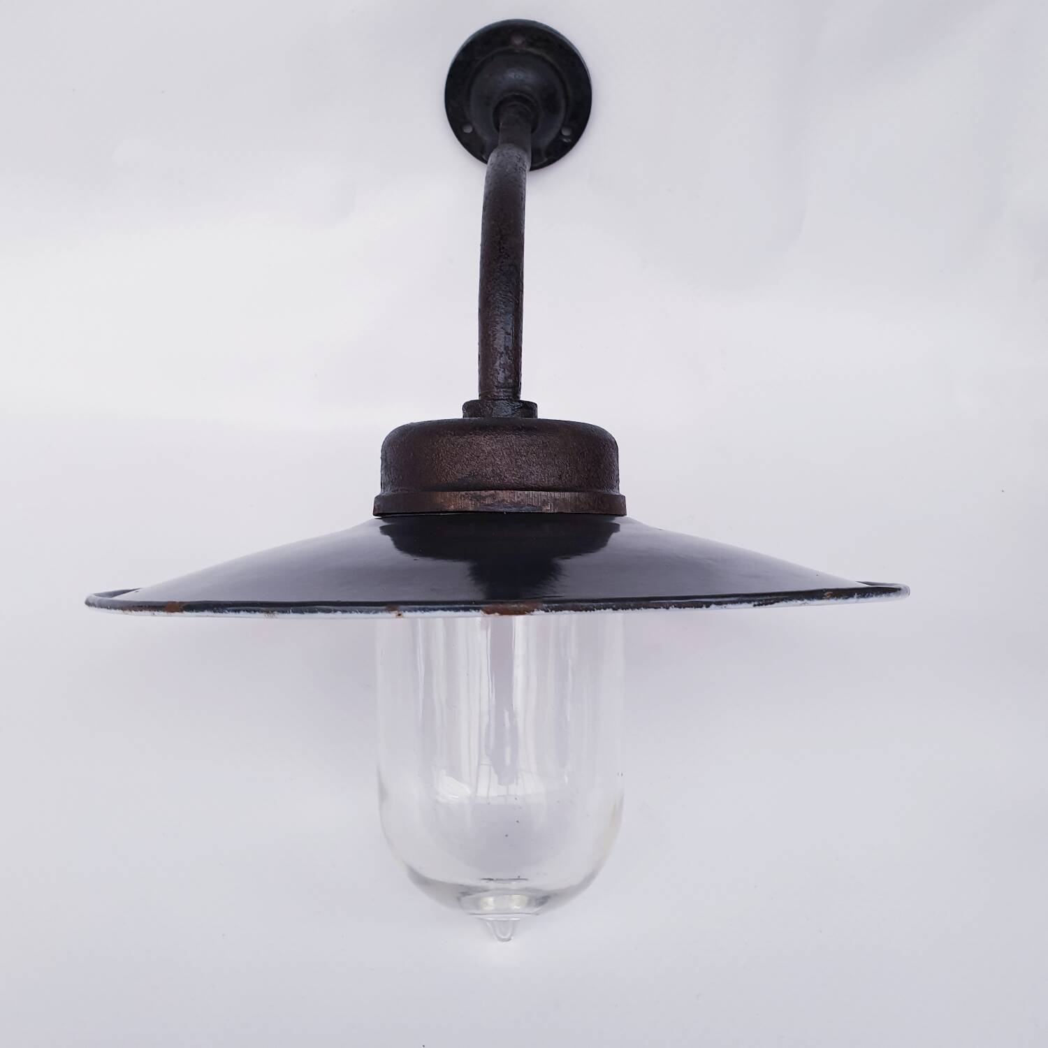 Antique enamelled courtyard lamp