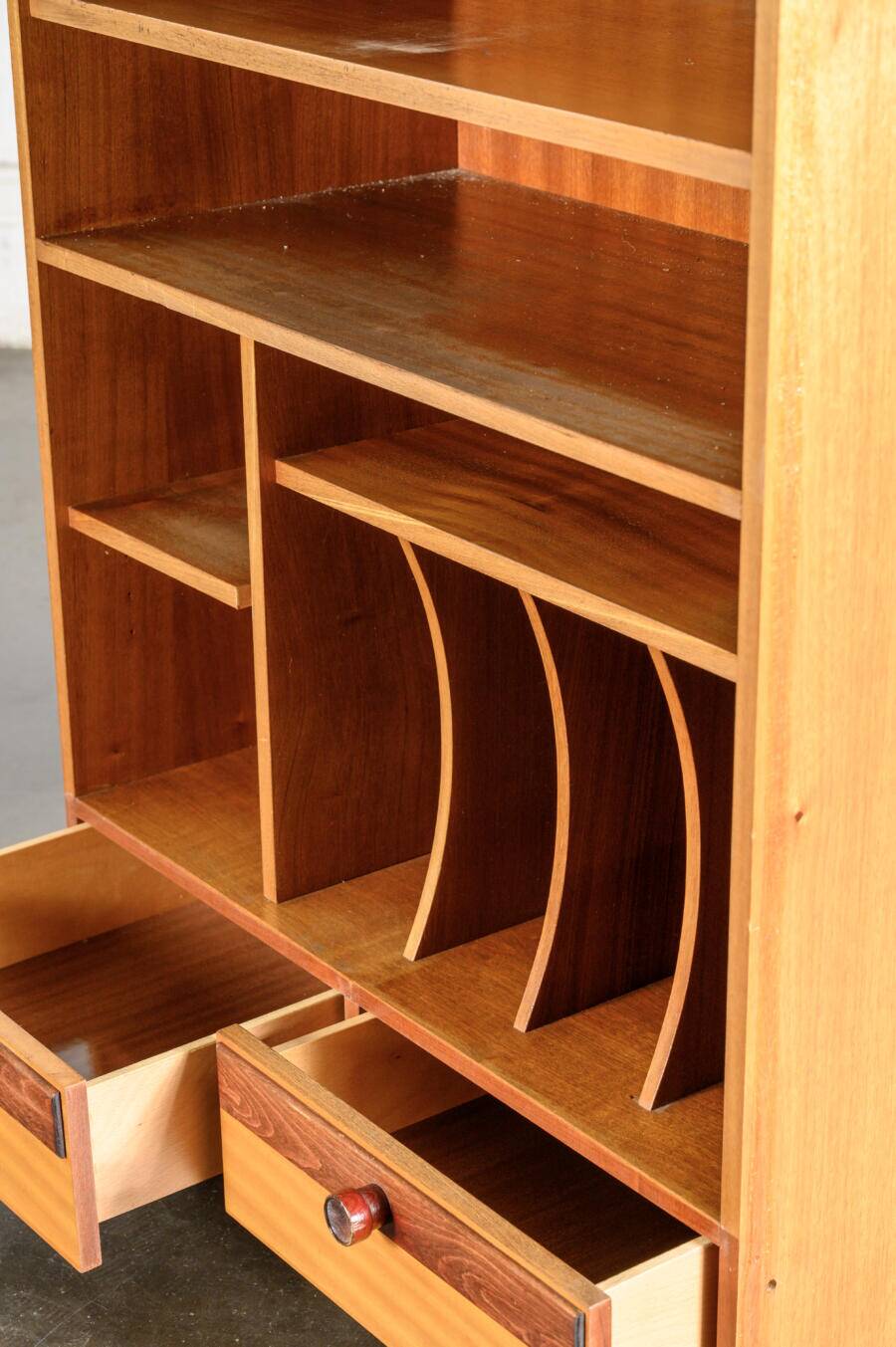 Storage furniture / bookshelf