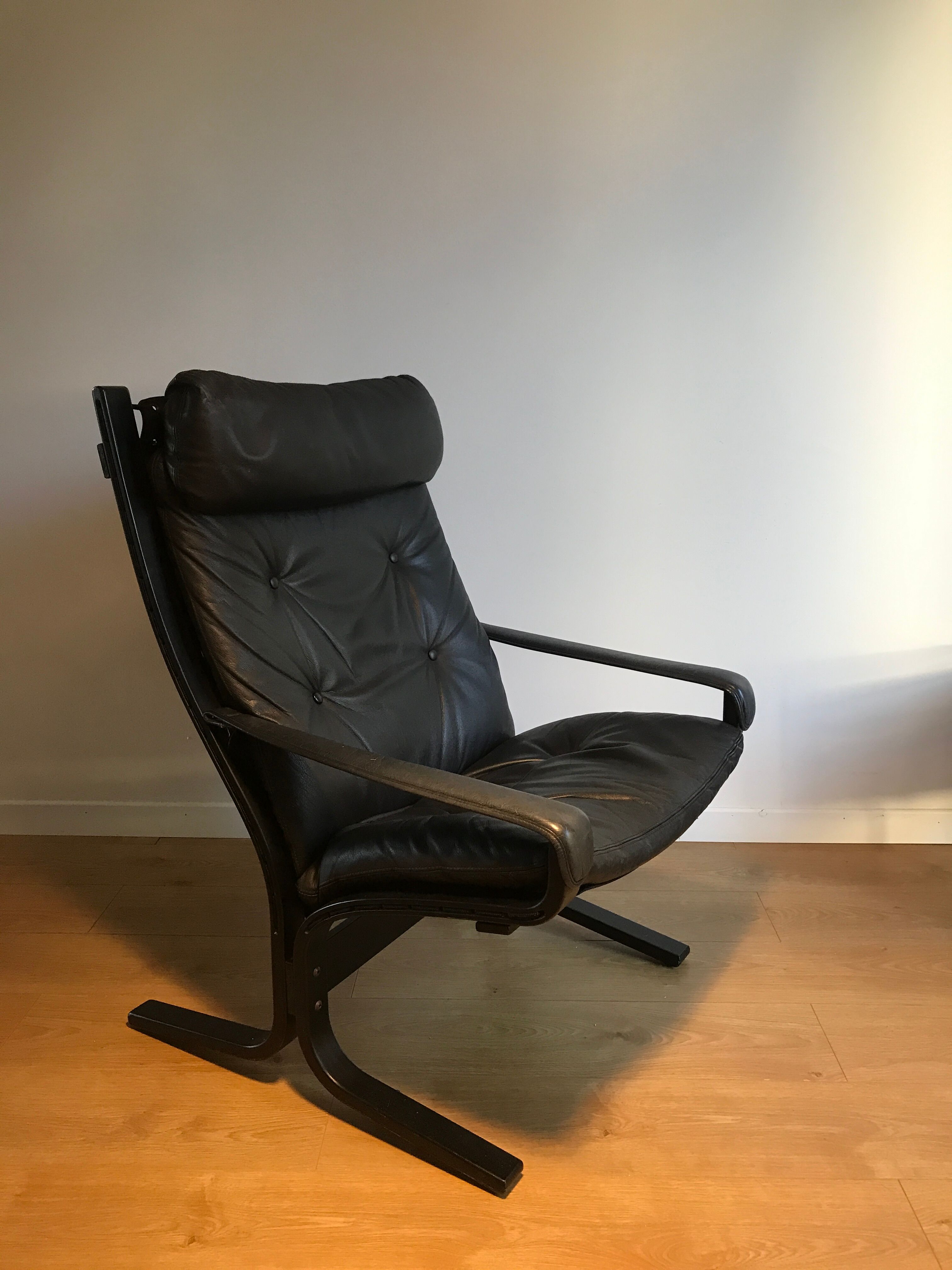 LOUNGE ARMCHAIR SIESTA BLACK LEATHER BY INGMAR RELLING FOR WESTNOFA
