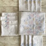 Large tablecloth and 12 embroidered napkins "pastel bouquets" - Cotton - 240x170 cm