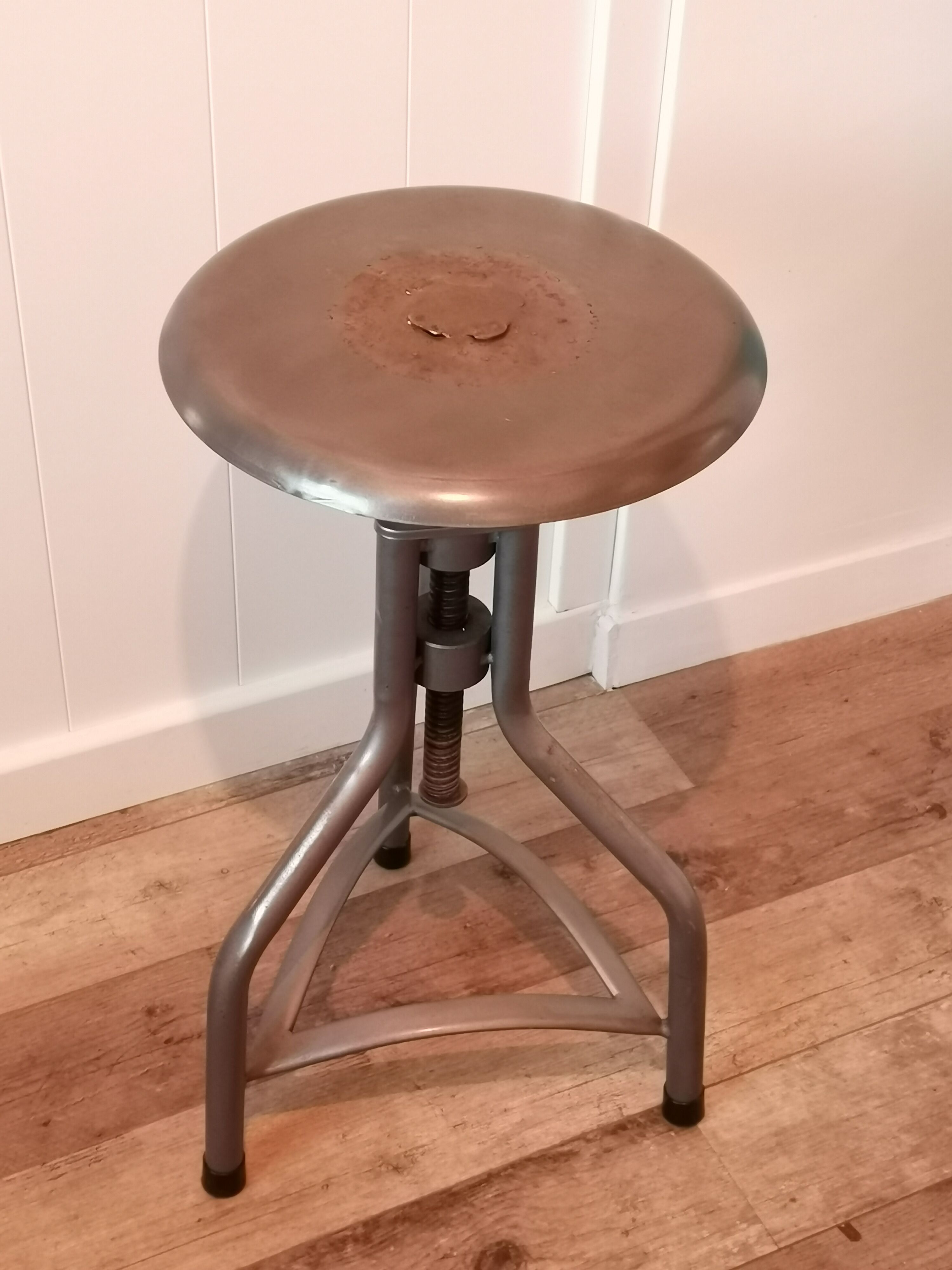 Tabouret industriel à vis